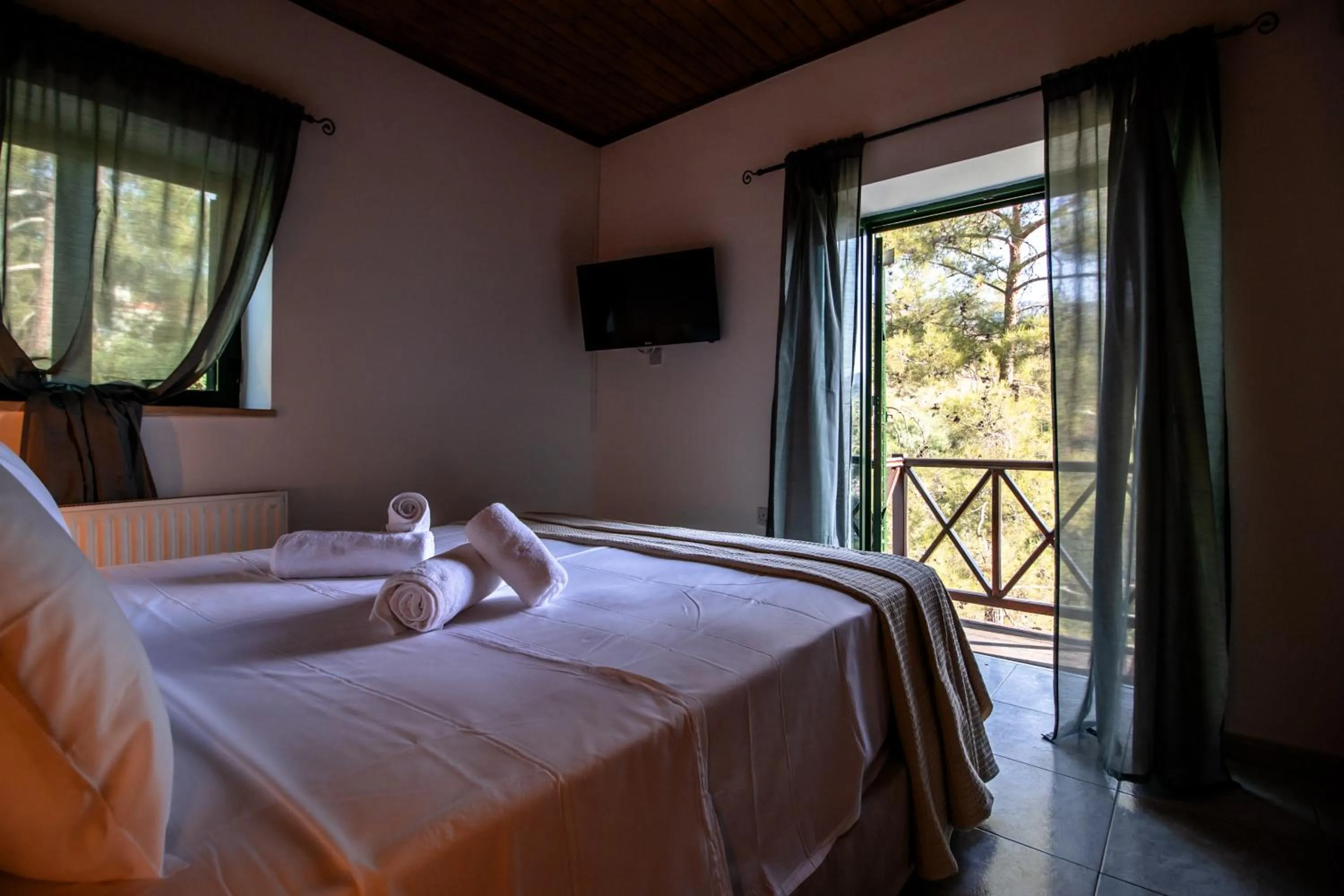 Bed in Pine View Boutique Hotel Adults Only