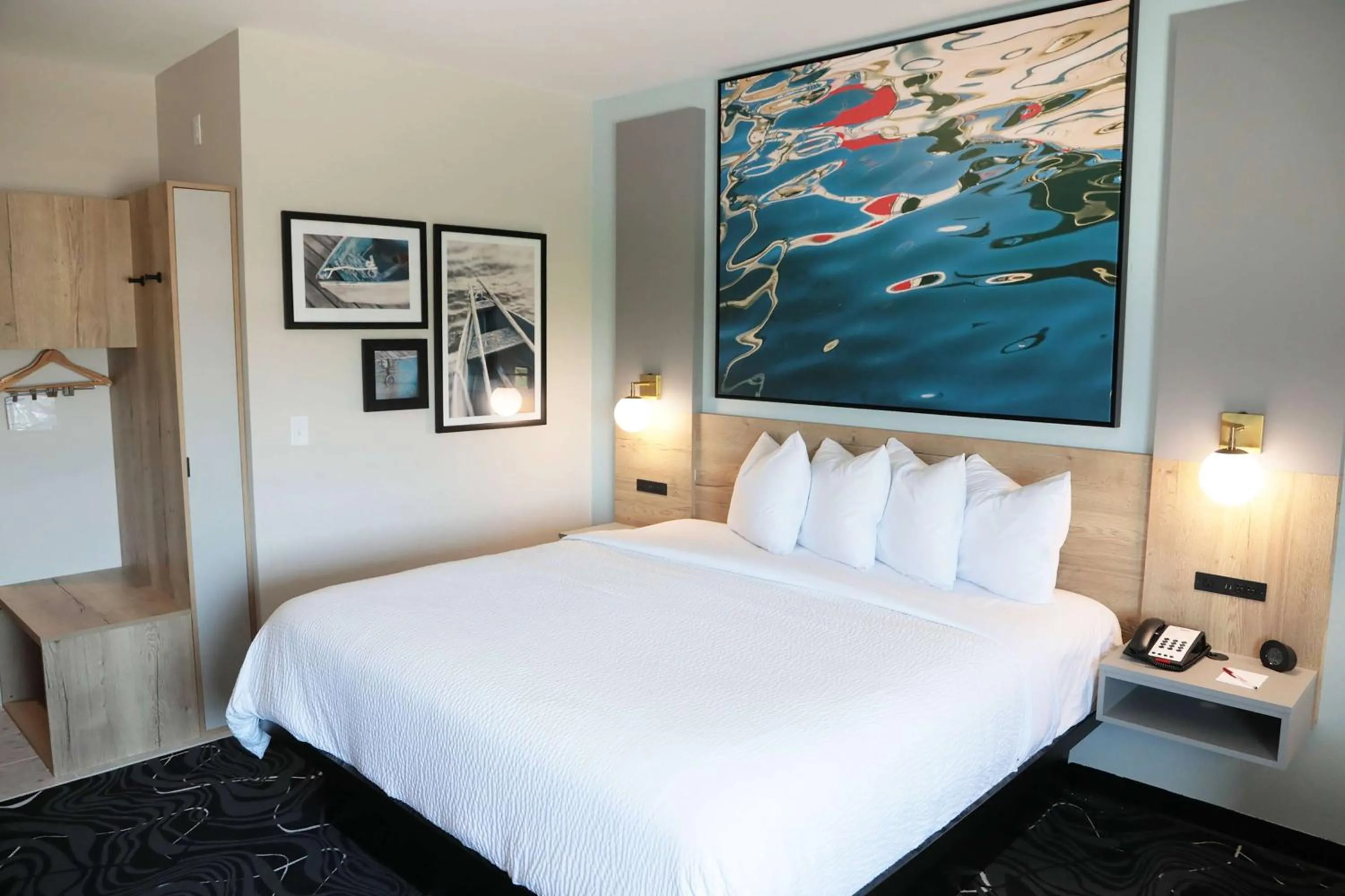 Photo of the whole room, Bed in The Elm, a Ramada by Wyndham