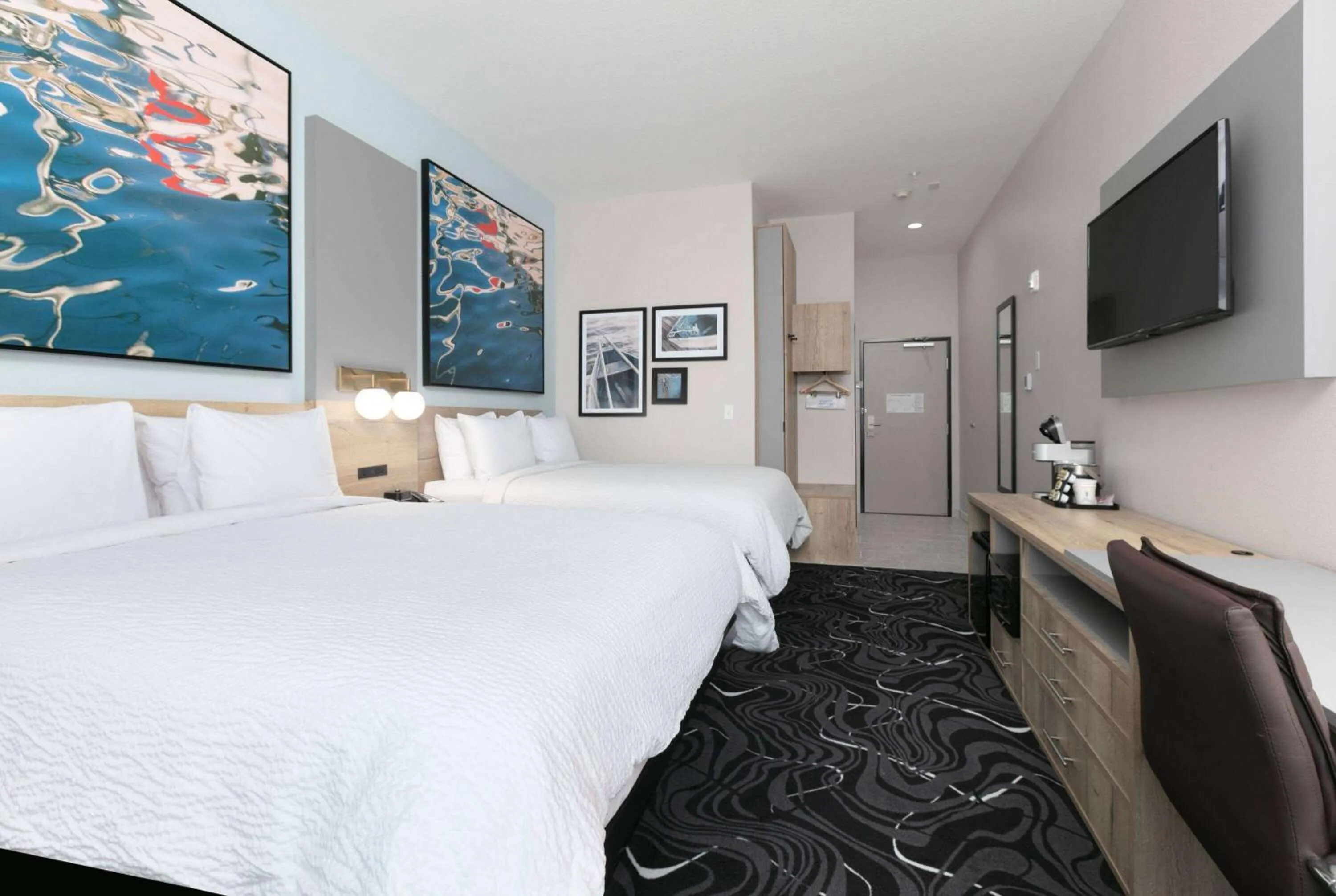 Photo of the whole room, Bed in The Elm, a Ramada by Wyndham