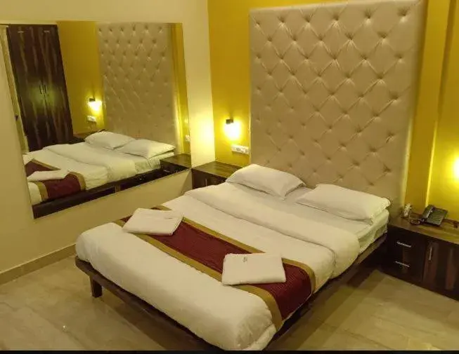 Standard Double Room with Fan - single occupancy in Hotel Deepak Executive, Ganpatipule Standard Double Room with Fan - single occupancy in Hotel Deepak Executive, Ganpatipule