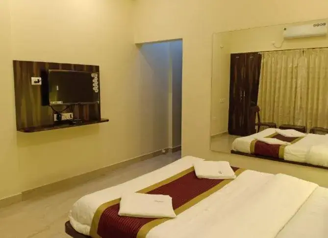 Deluxe Double Room - single occupancy in Hotel Deepak Executive, Ganpatipule Deluxe Double Room - single occupancy in Hotel Deepak Executive, Ganpatipule