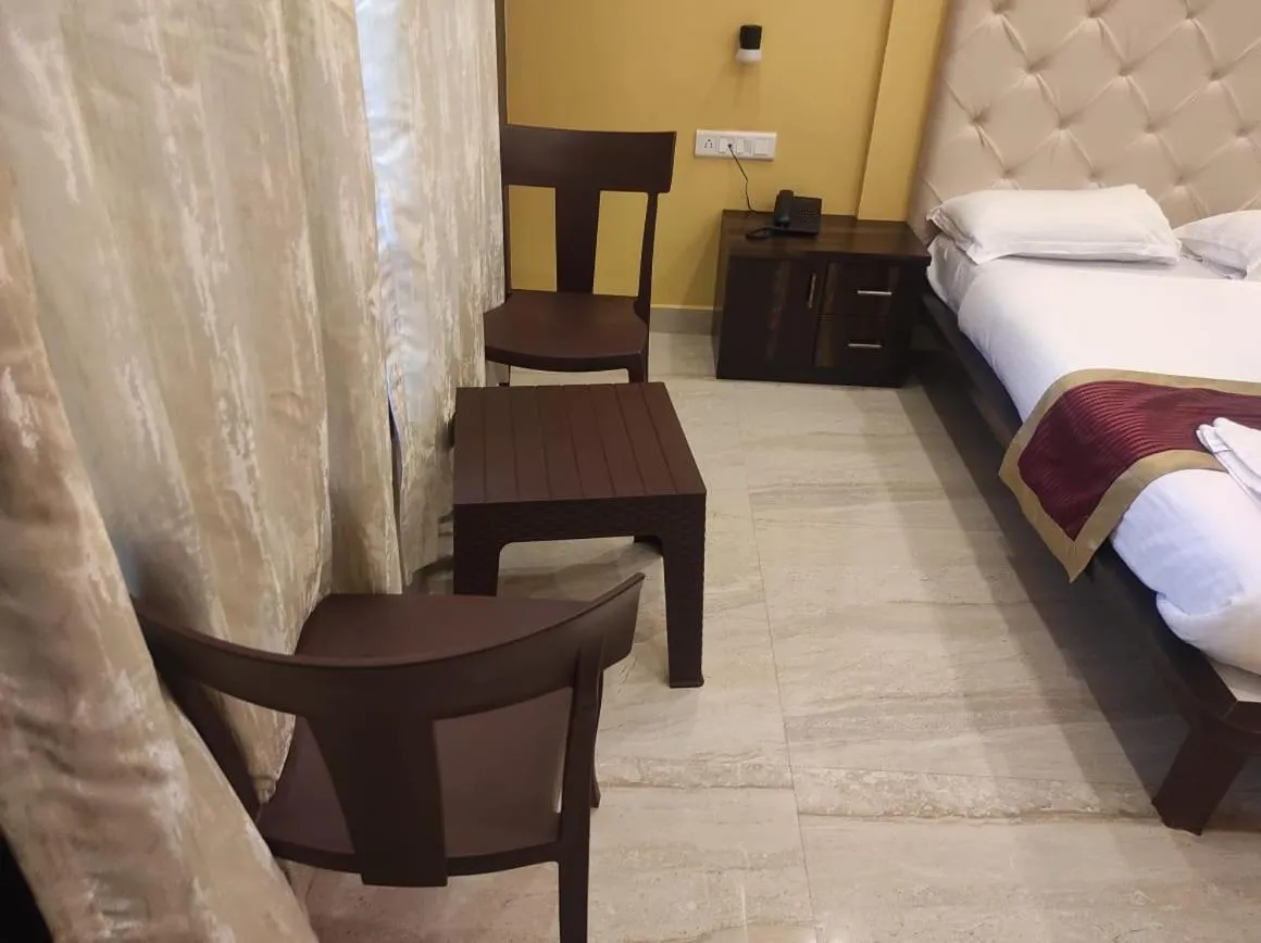 Bed in Hotel Deepak Executive, Ganpatipule