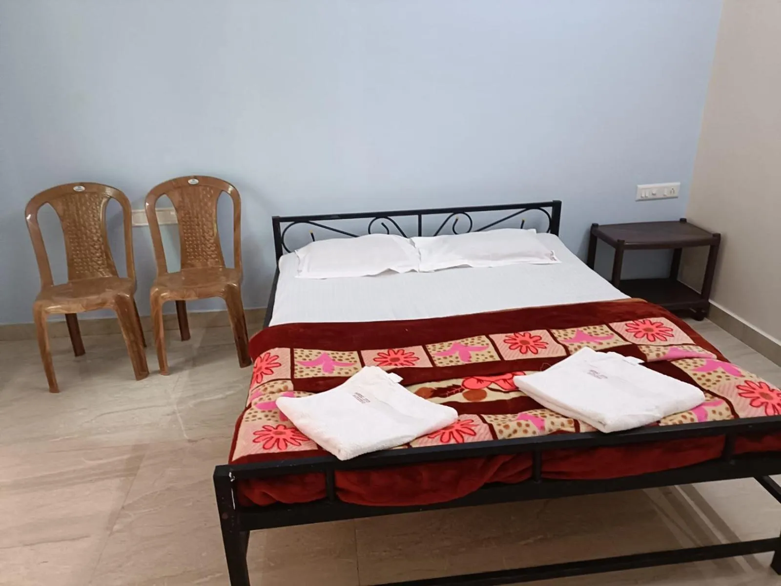 Bed in Hotel Deepak Executive, Ganpatipule