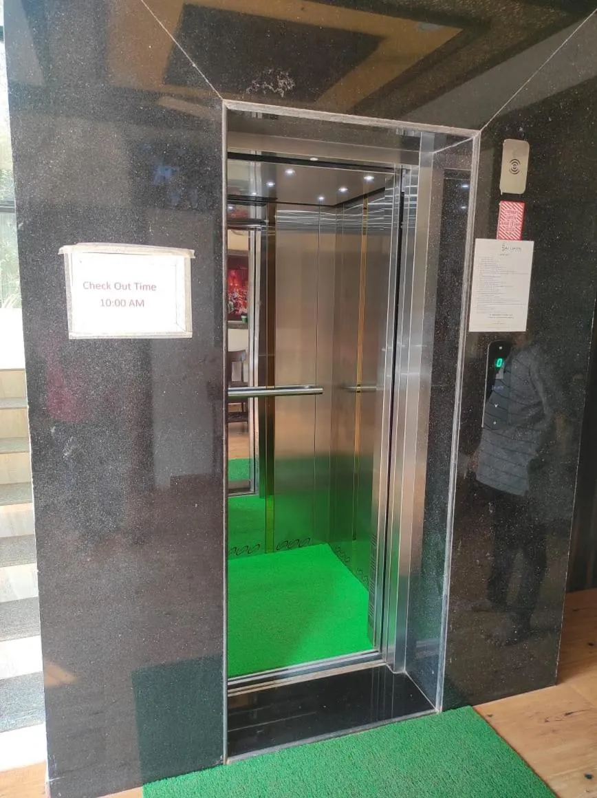 elevator in Hotel Deepak Executive, Ganpatipule