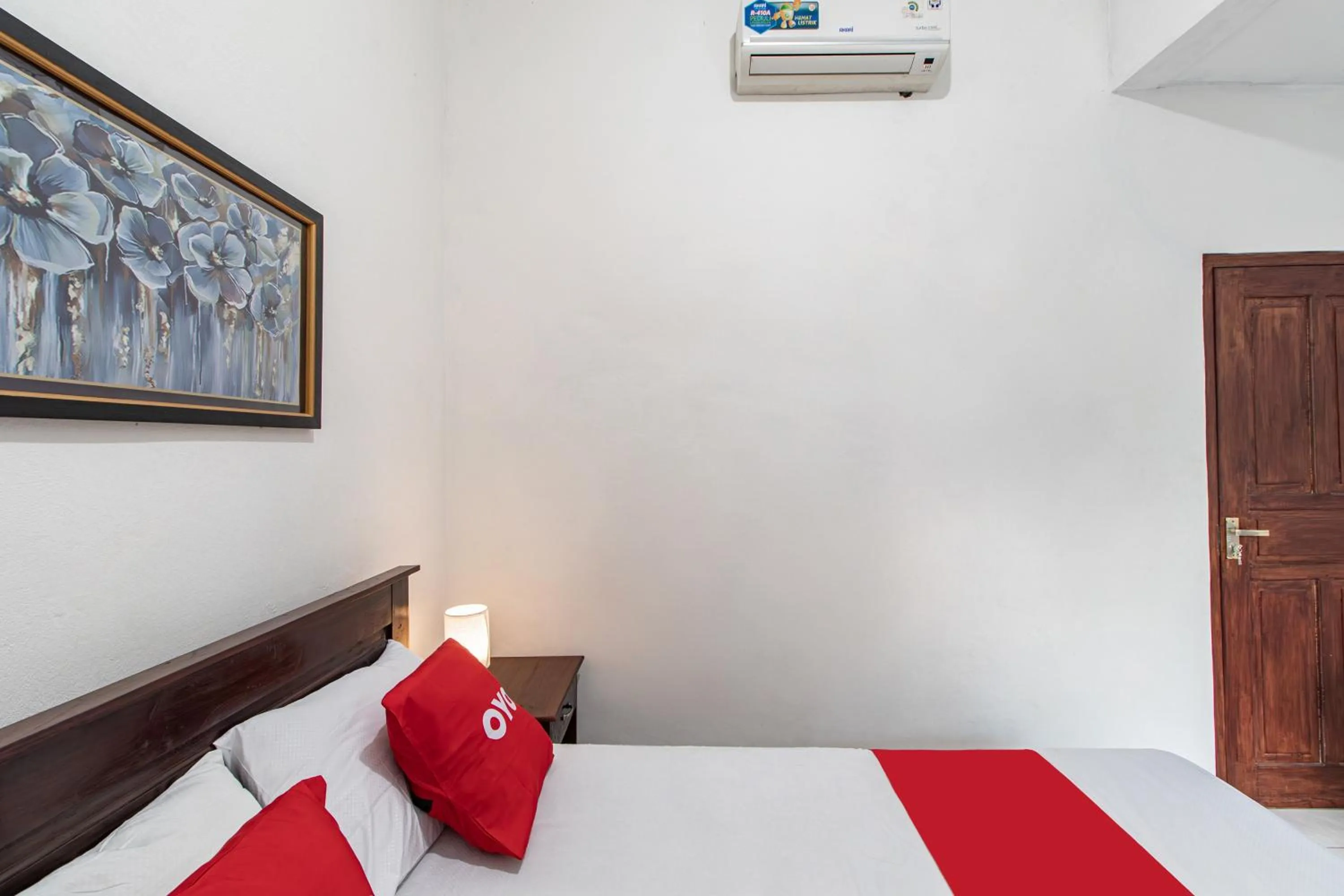 Bedroom in OYO 93482 Penginapan Tenang Lovina