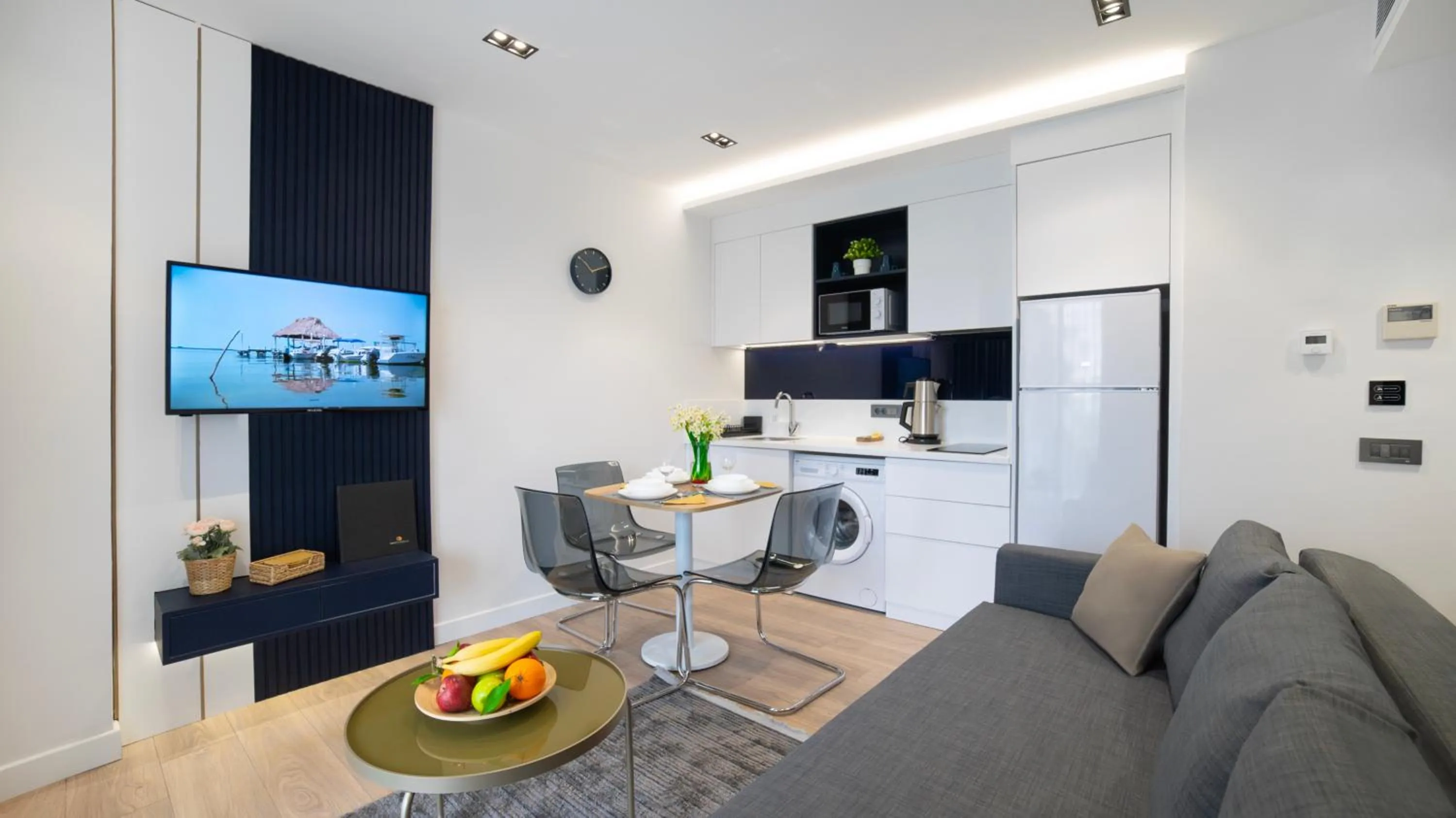 Seating area in Stile Suite Marine Hotel