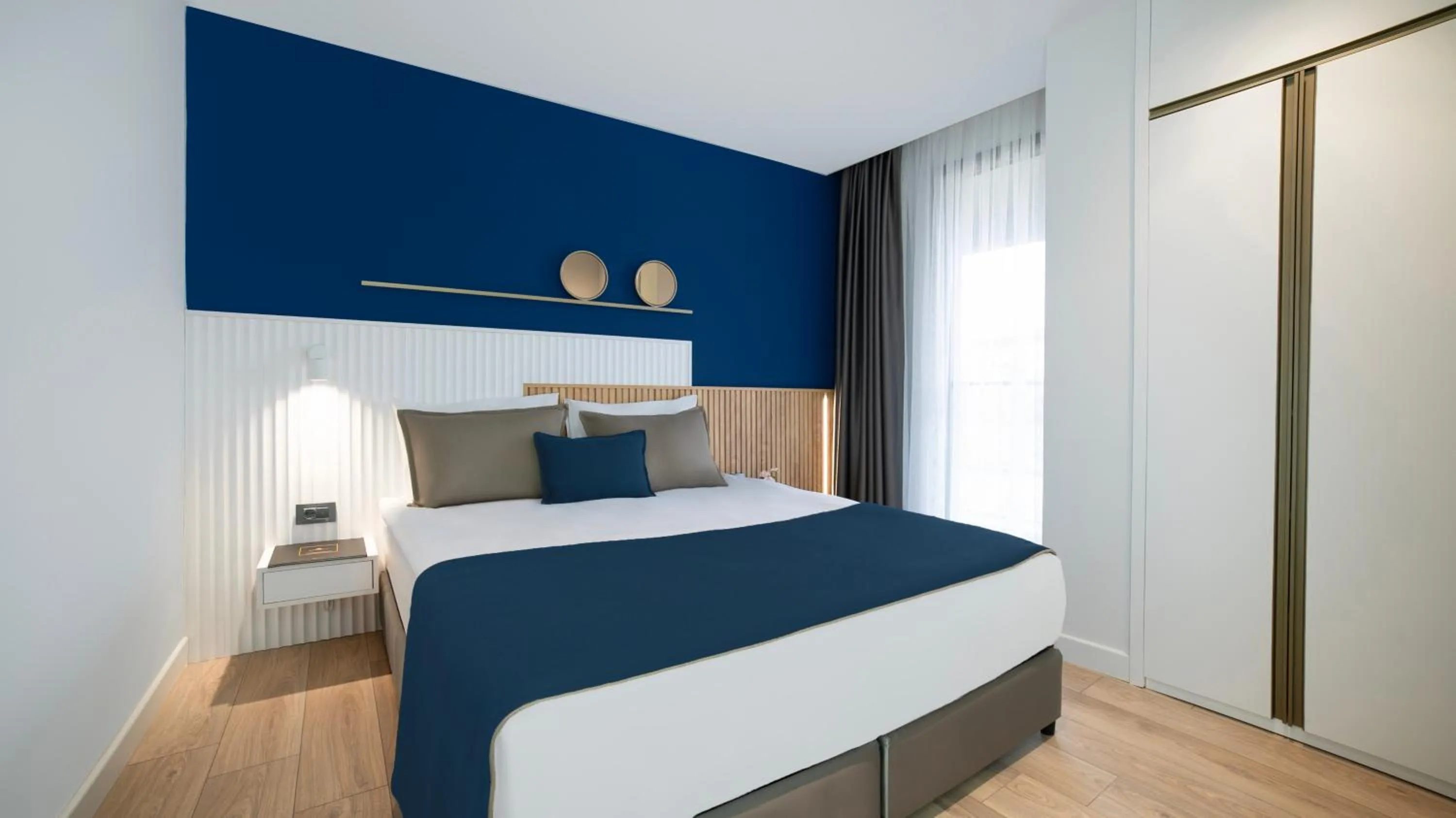 Bed in Stile Suite Marine Hotel