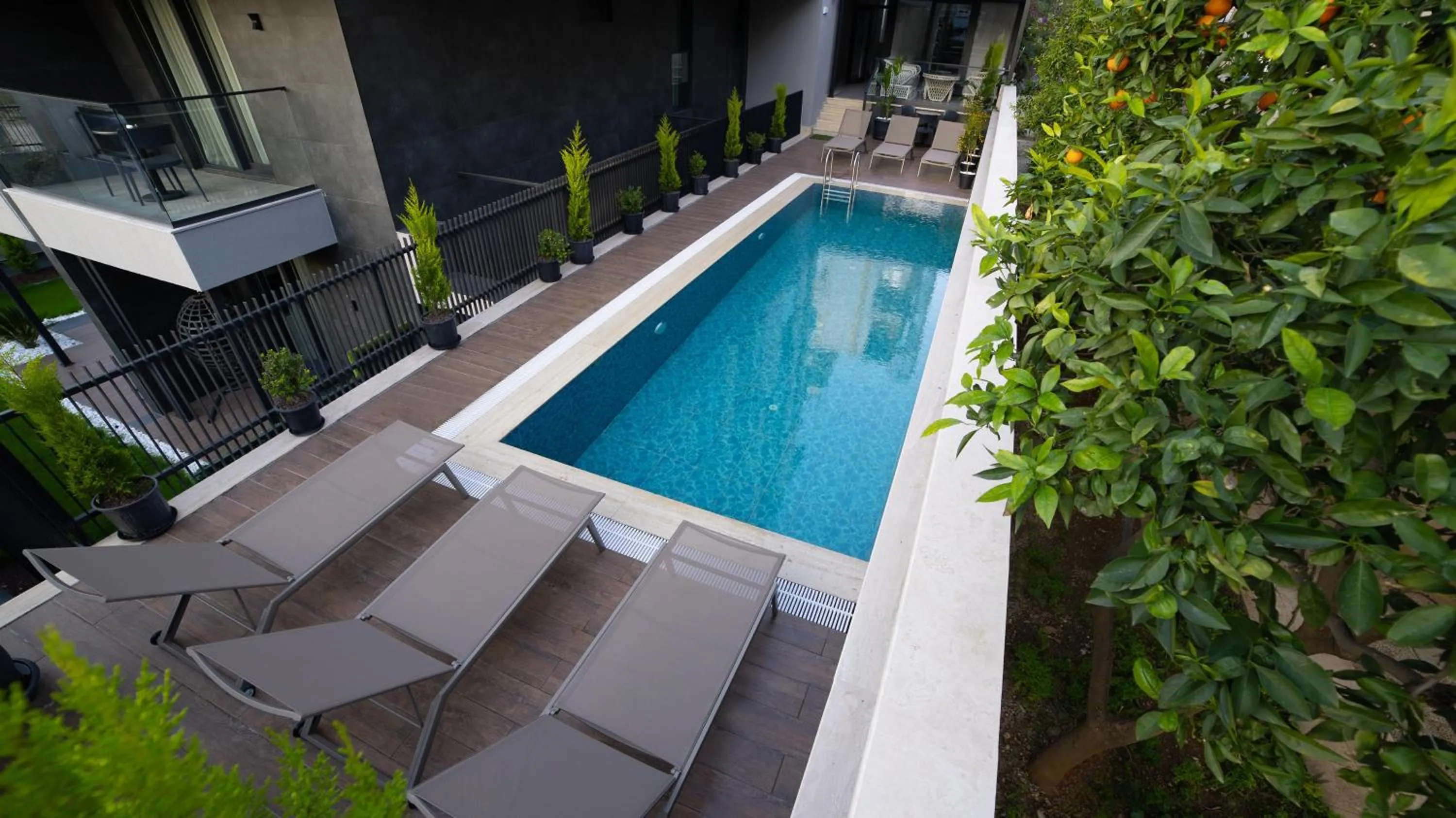 Pool view in Stile Suite Marine Hotel