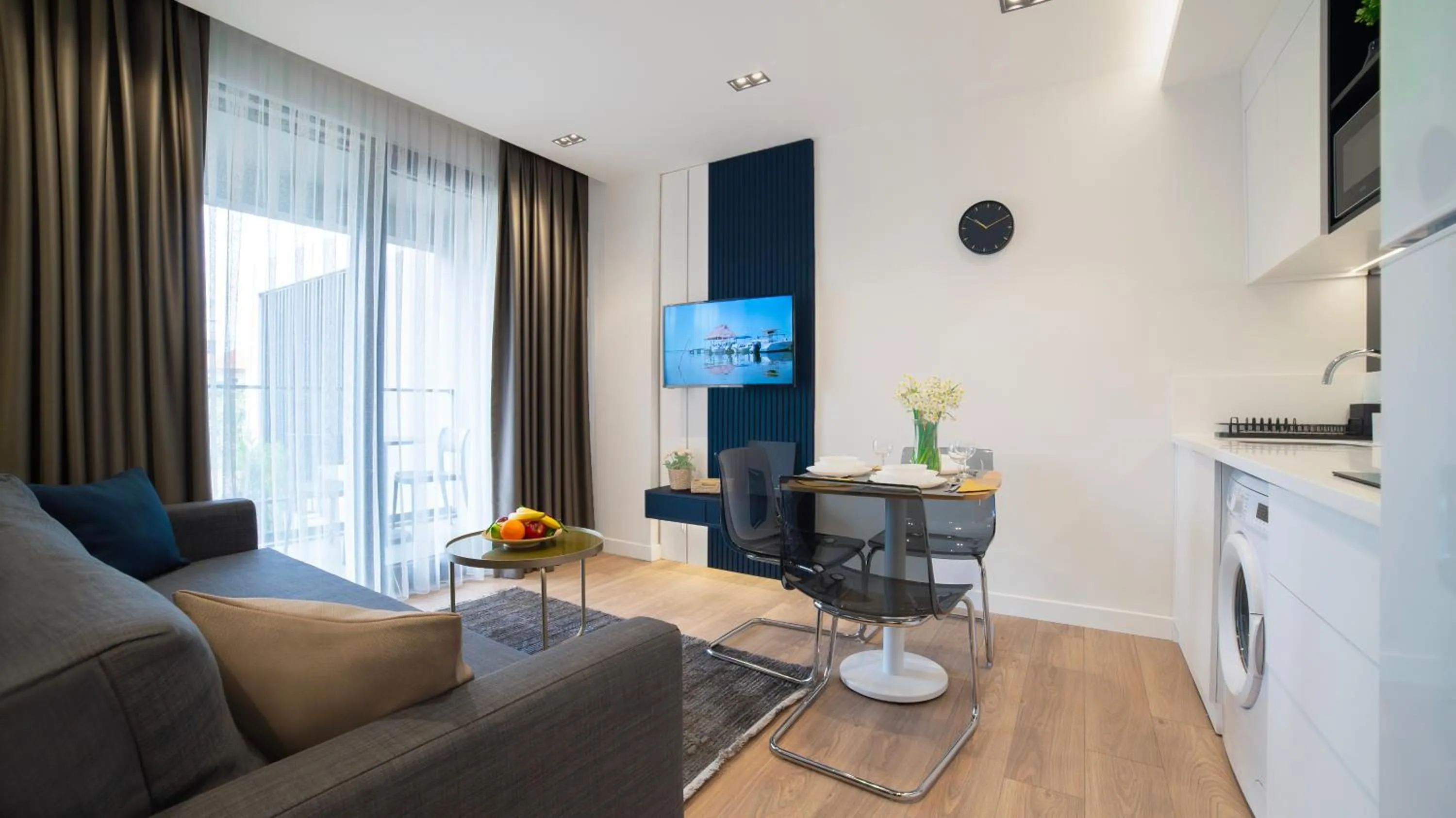 Seating area in Stile Suite Marine Hotel