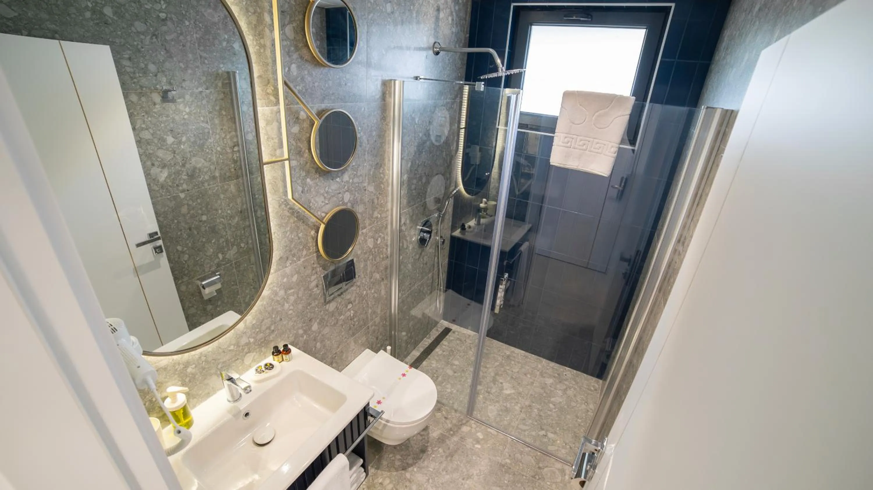 Shower in Stile Suite Marine Hotel