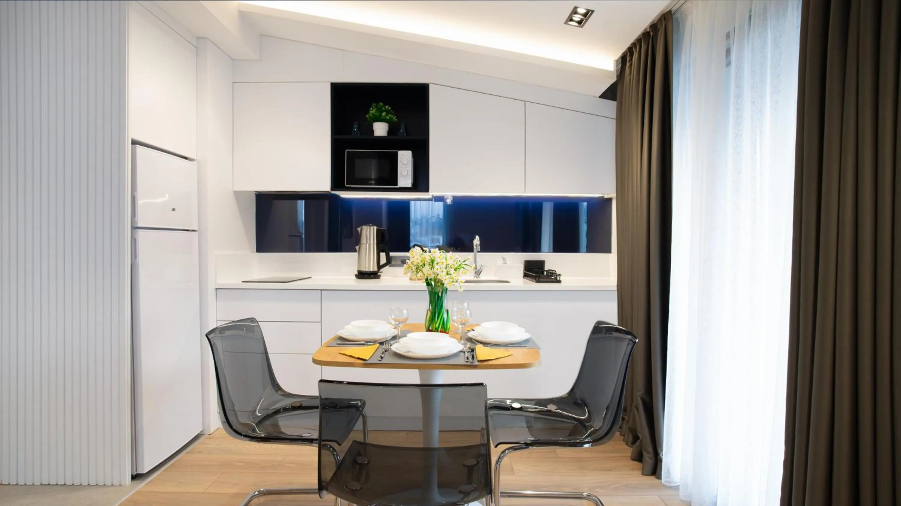 Seating area in Stile Suite Marine Hotel