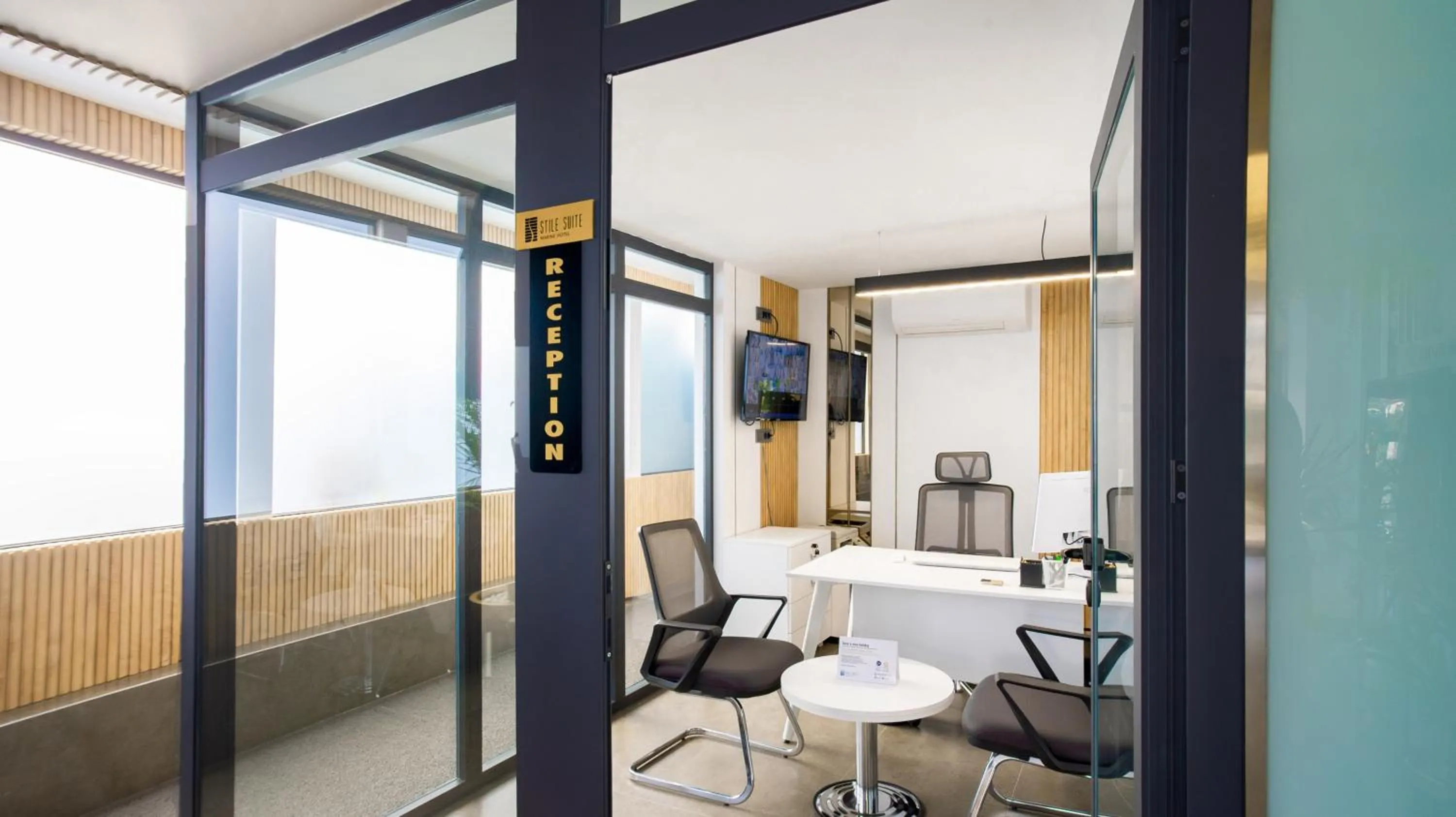 Lobby or reception in Stile Suite Marine Hotel