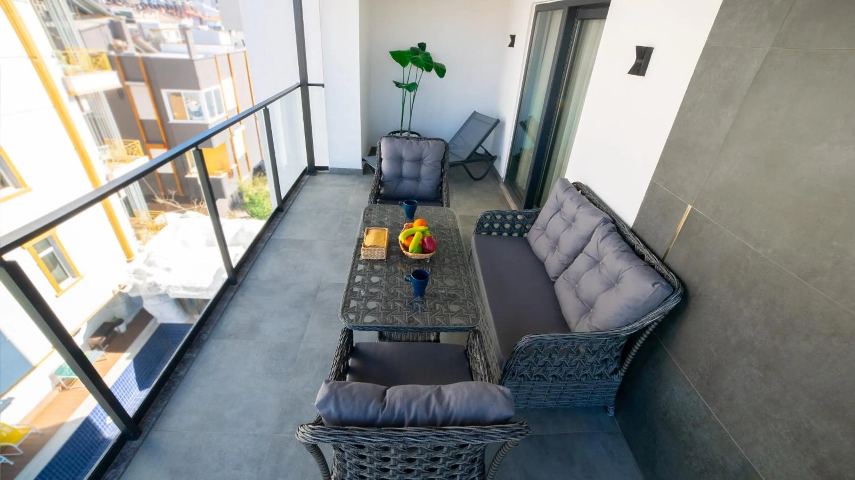 Seating area in Stile Suite Marine Hotel