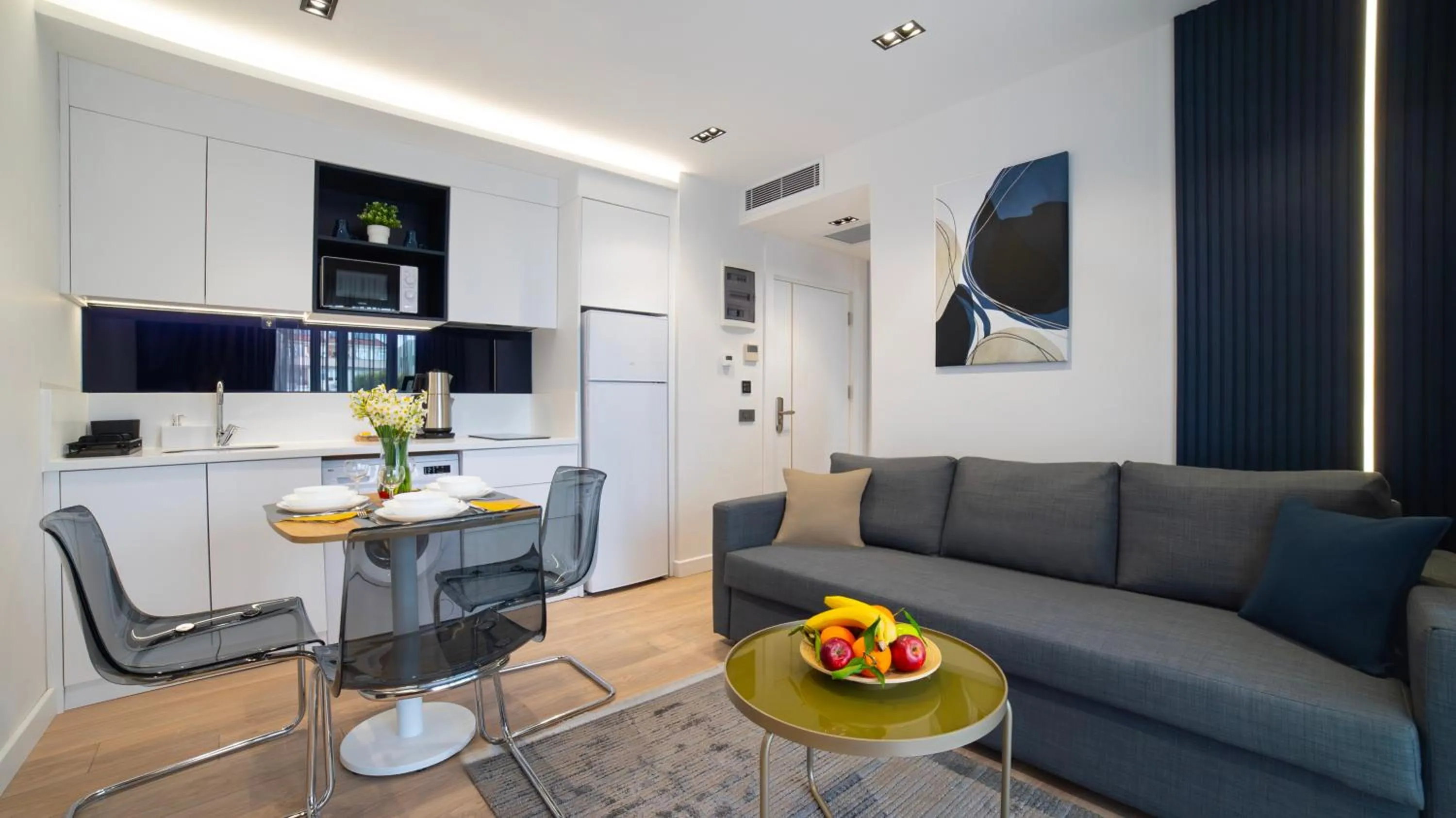 Seating area in Stile Suite Marine Hotel