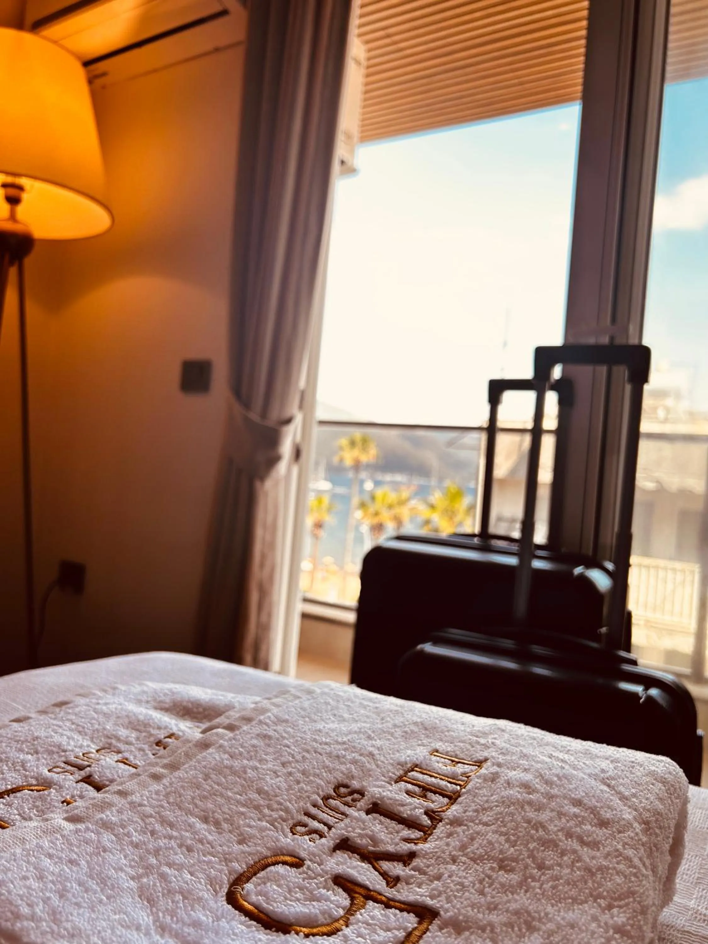 Bed in FIFTY5 Suite Hotel