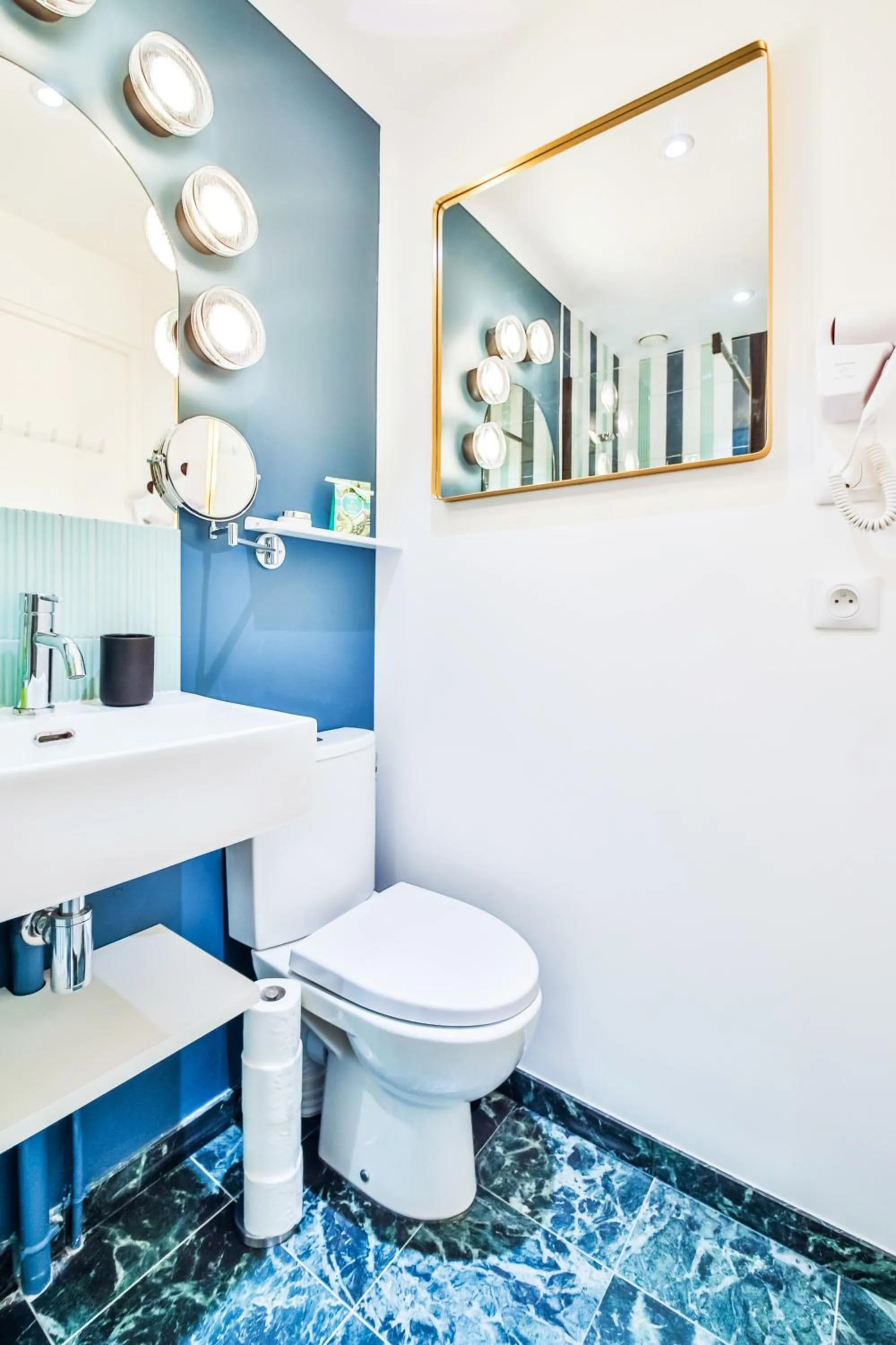 Toilet in WS Molitor - Auteuil