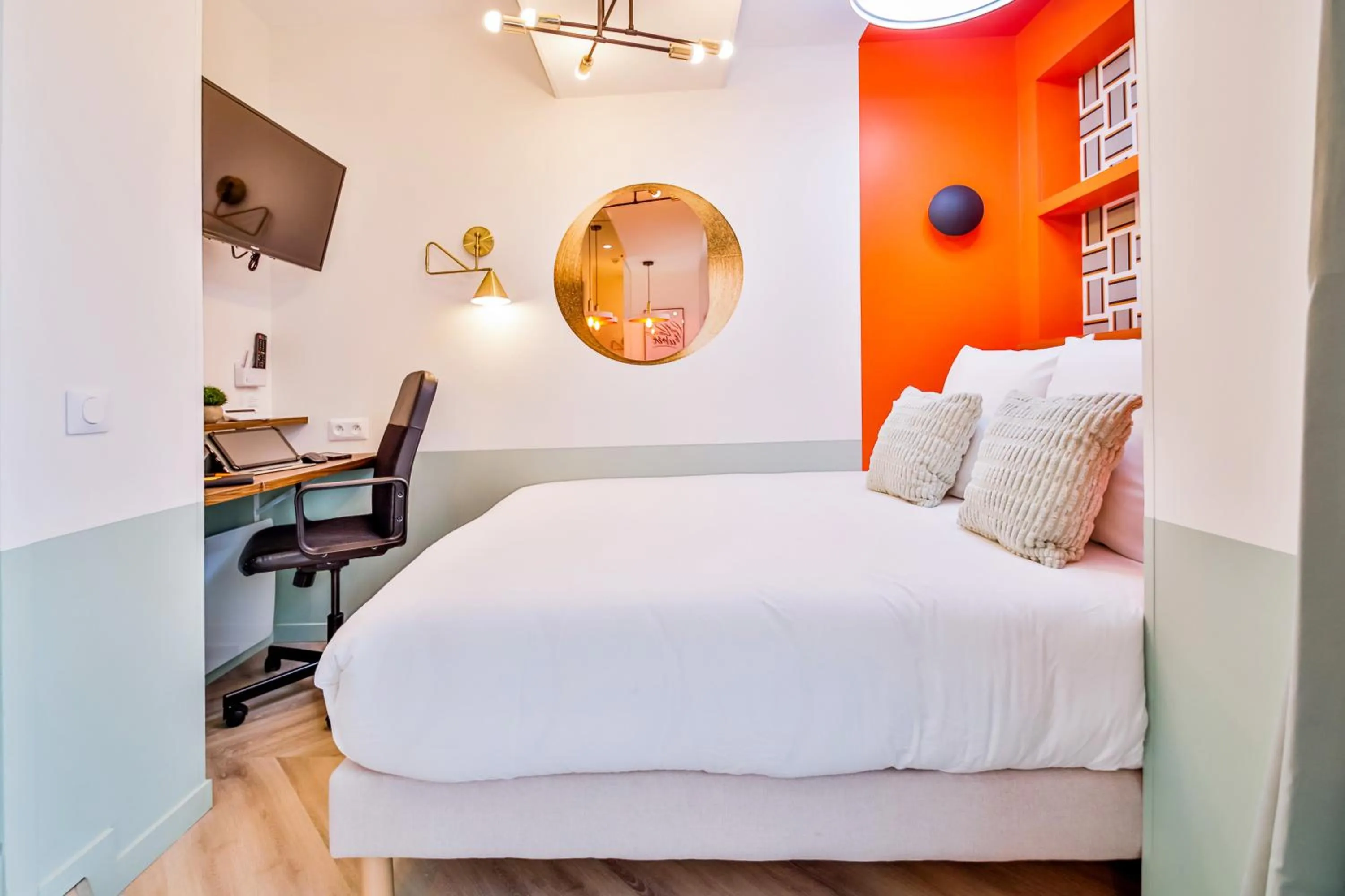 Bed in WS Molitor - Auteuil