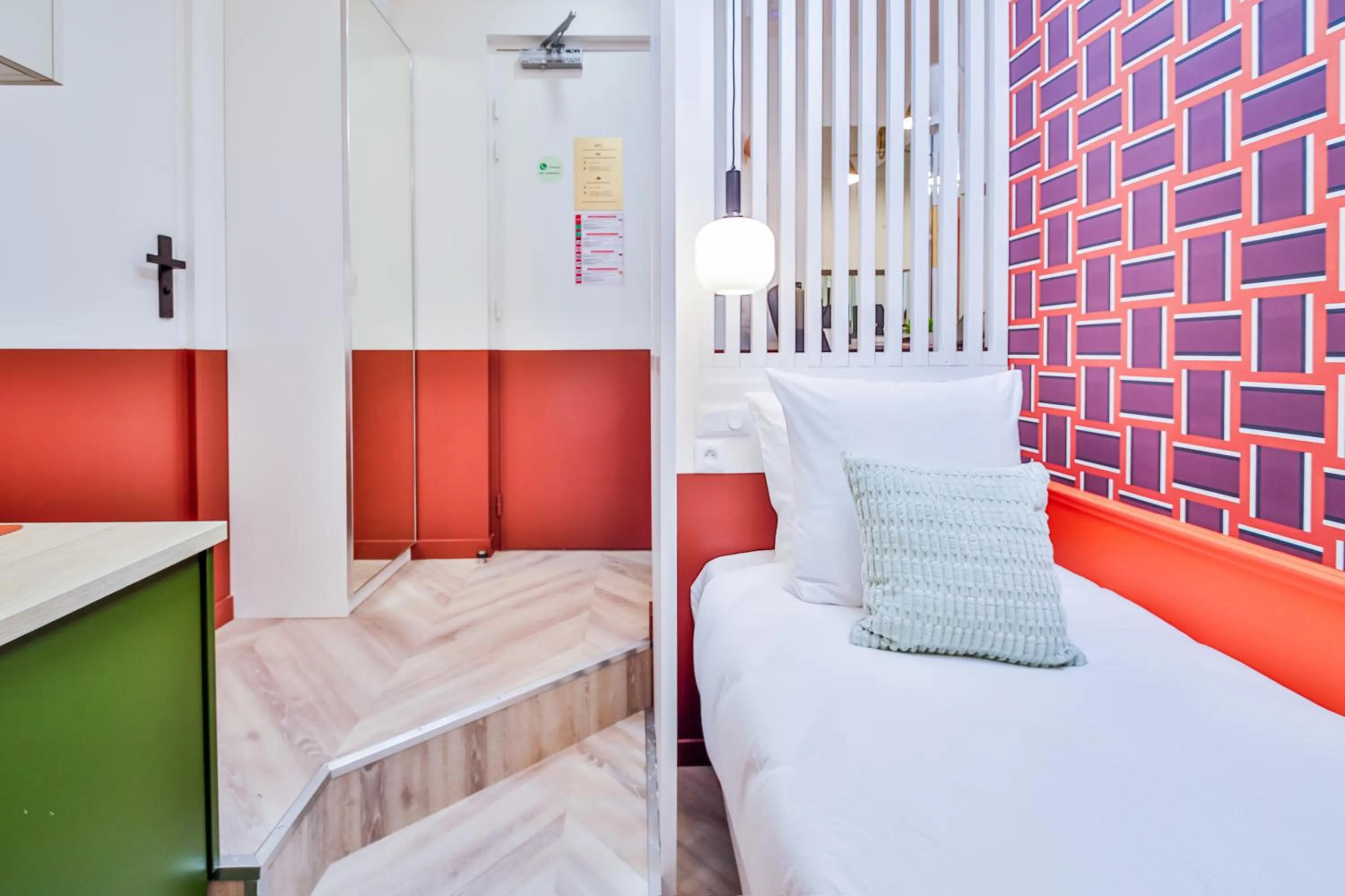 Bed in WS Molitor - Auteuil