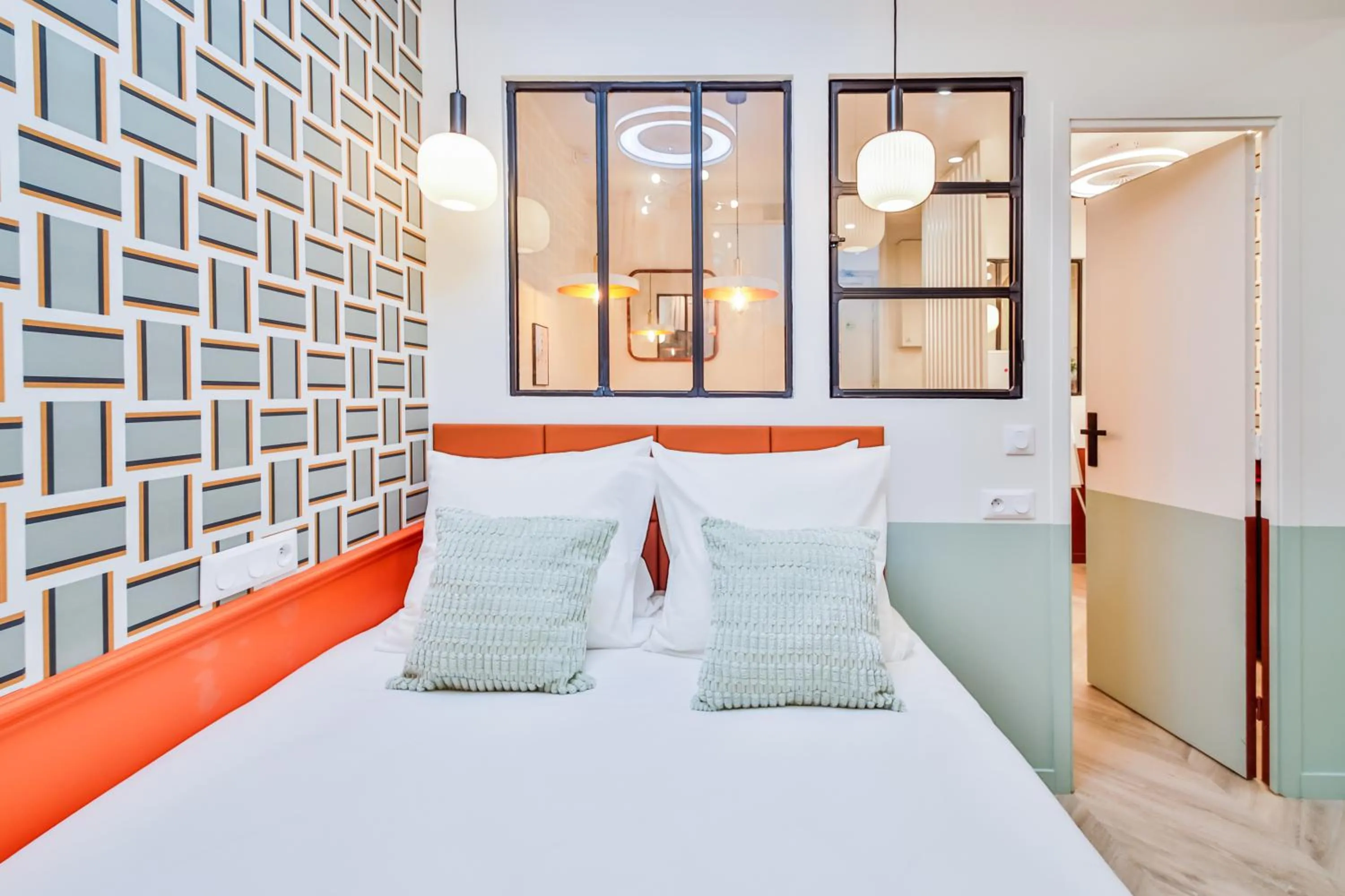 Bed in WS Molitor - Auteuil