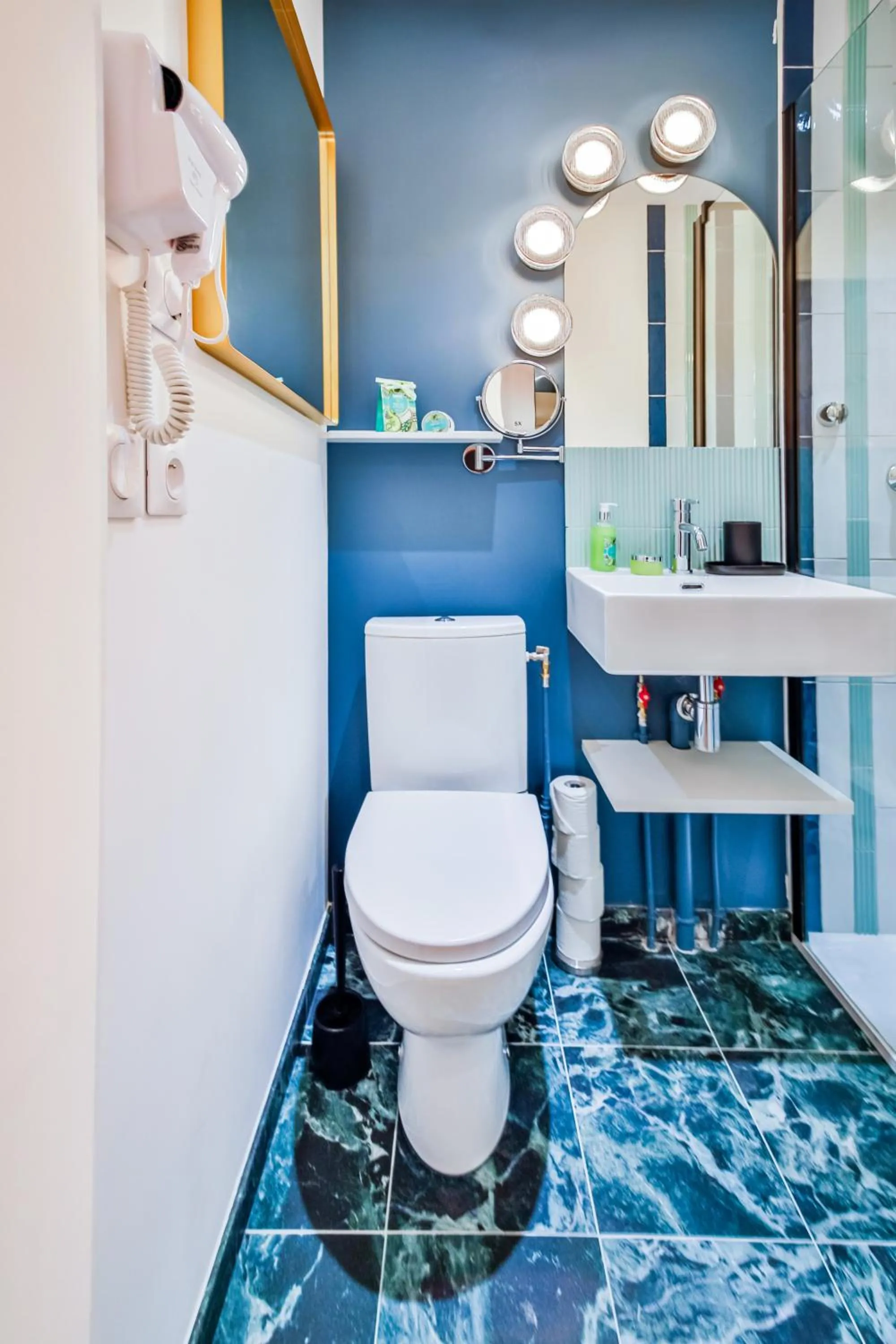 Toilet in WS Molitor - Auteuil