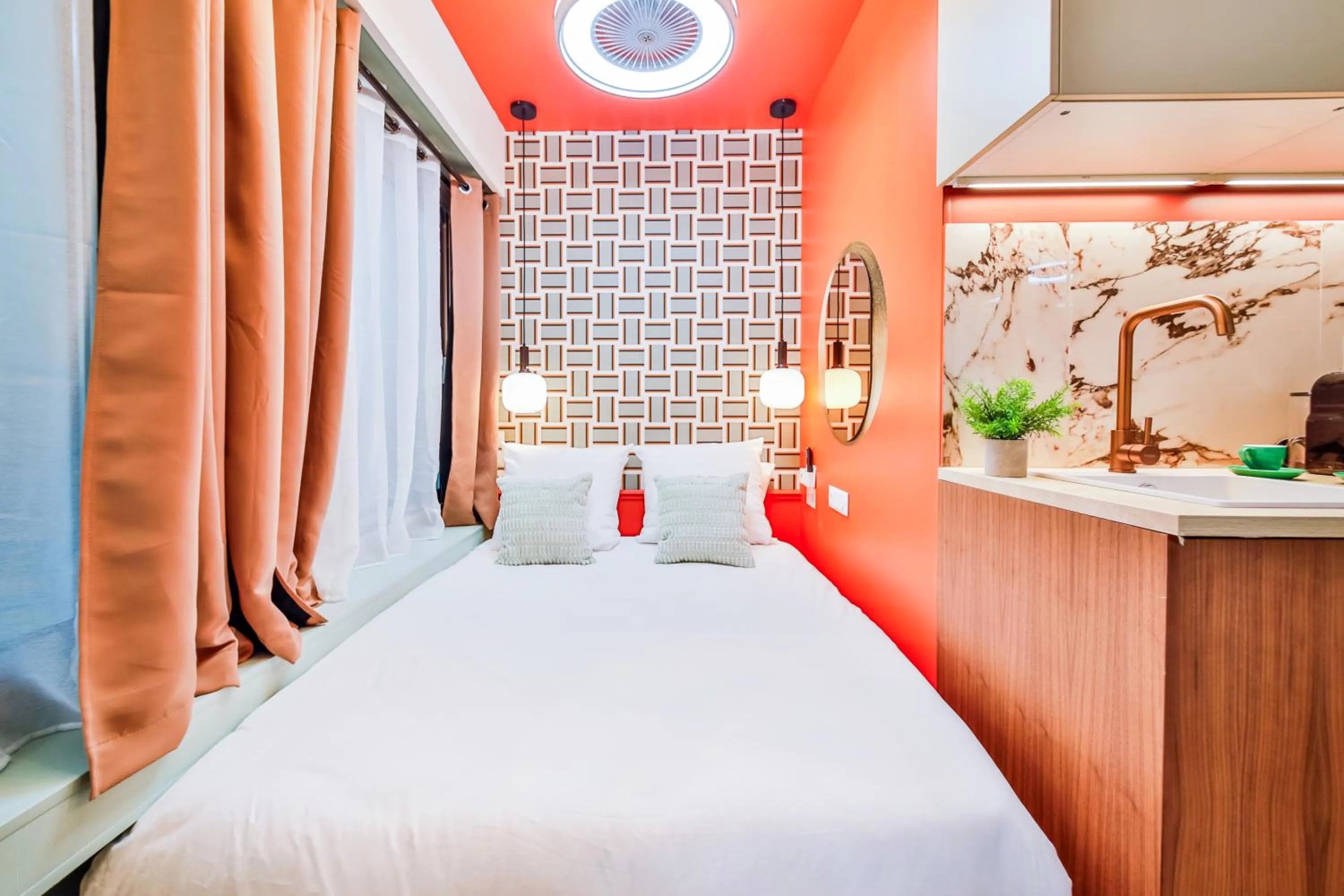 Bed in WS Molitor - Auteuil