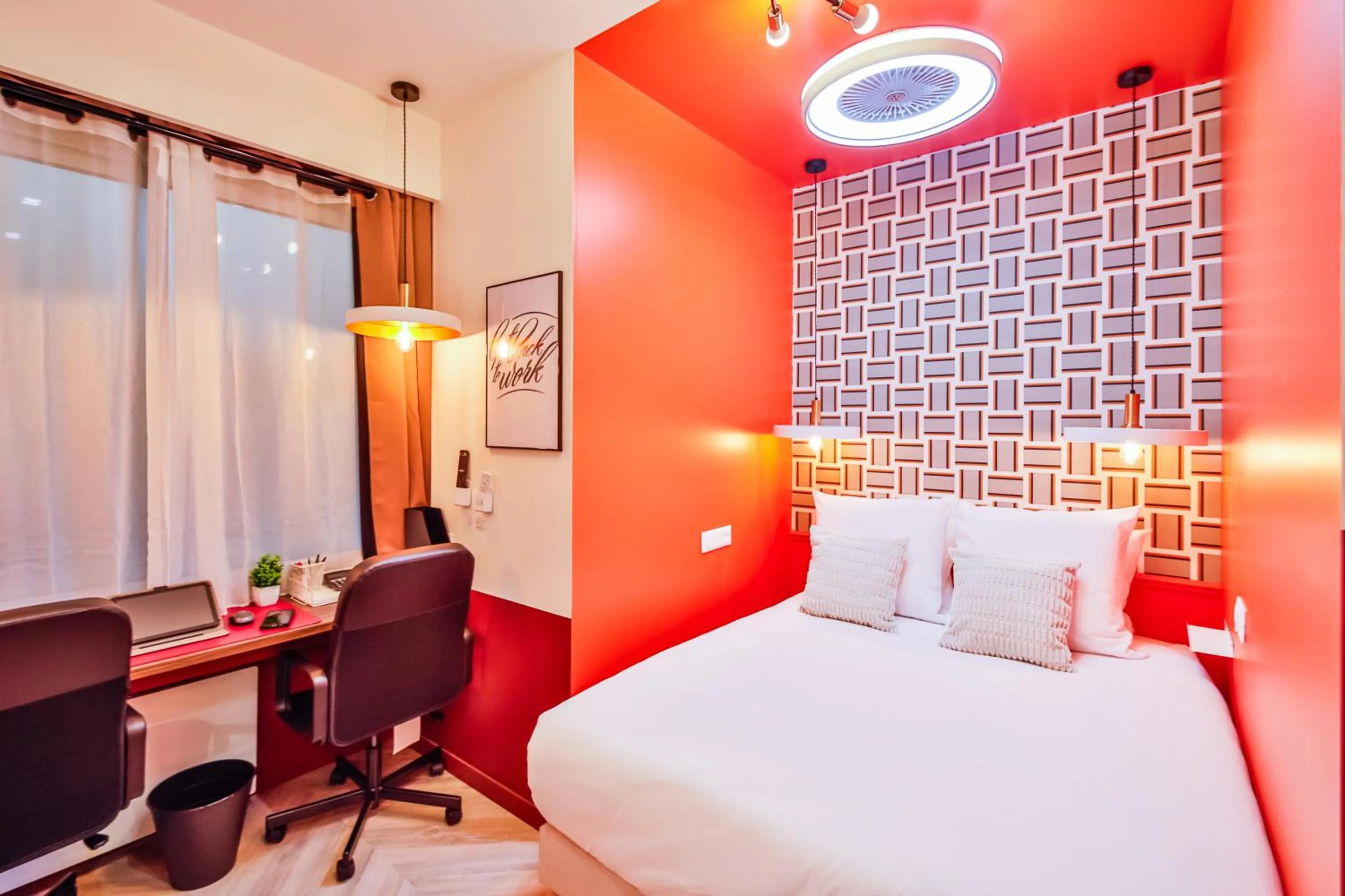 Bed in WS Molitor - Auteuil