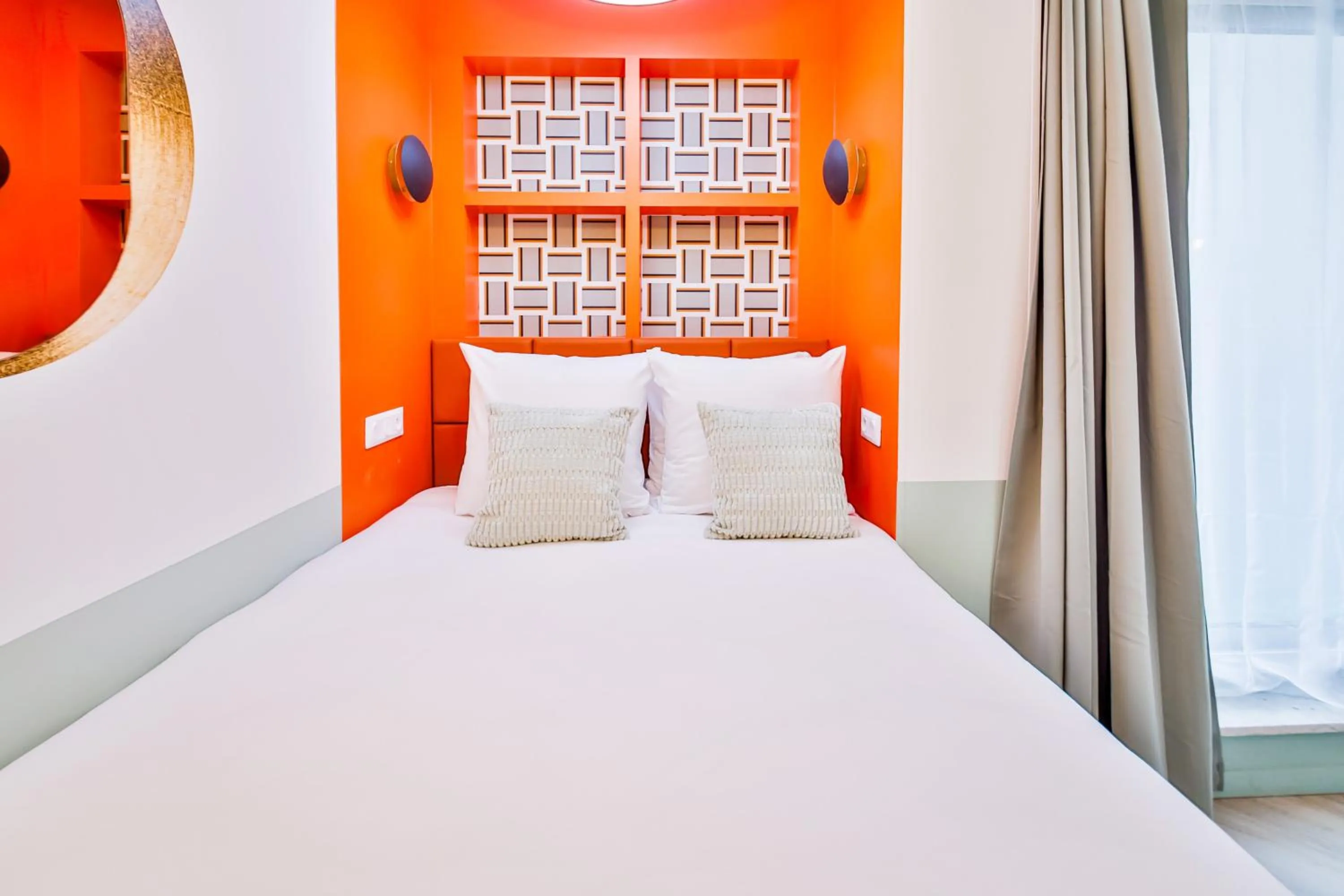 Bed in WS Molitor - Auteuil