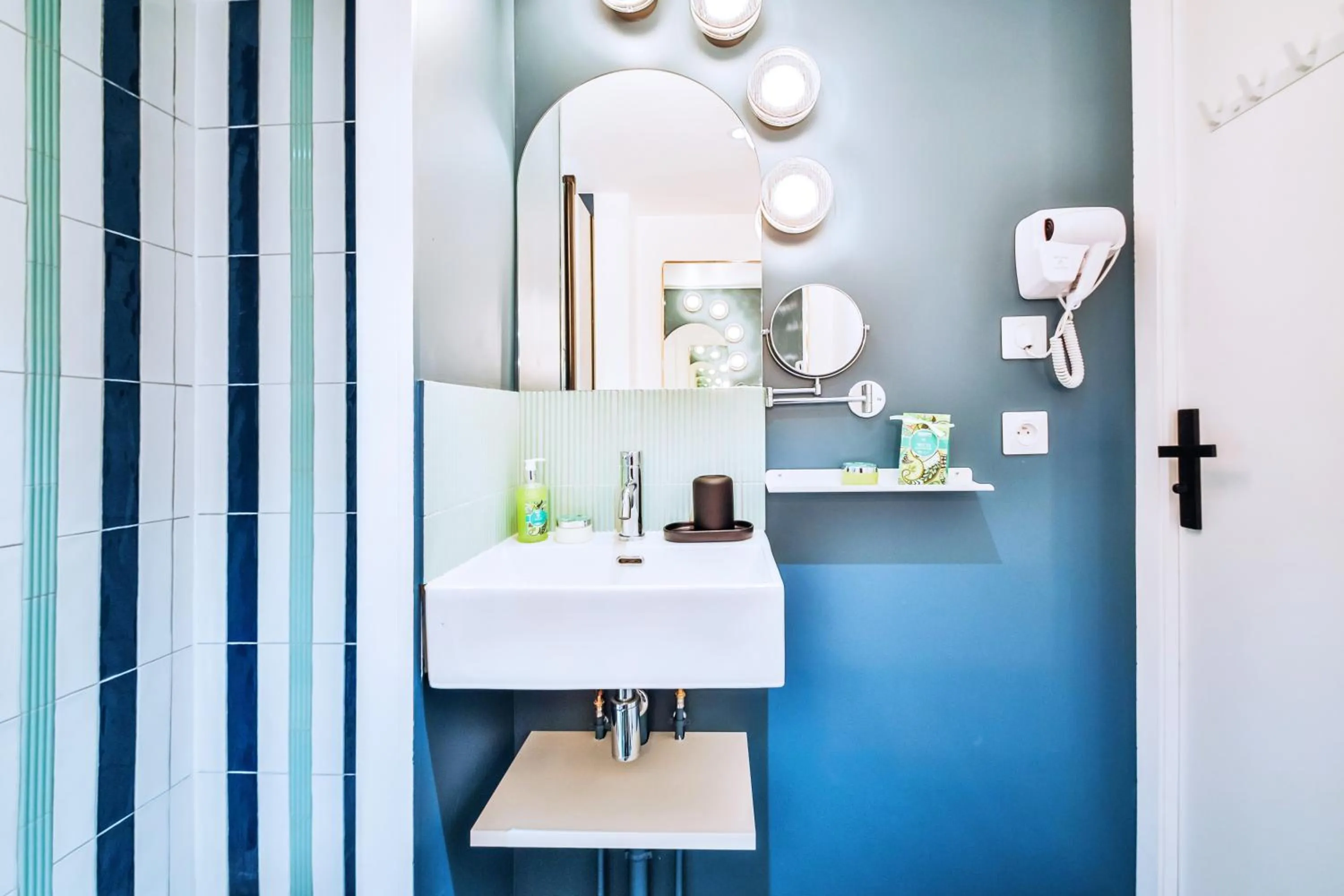 Bathroom in WS Molitor - Auteuil