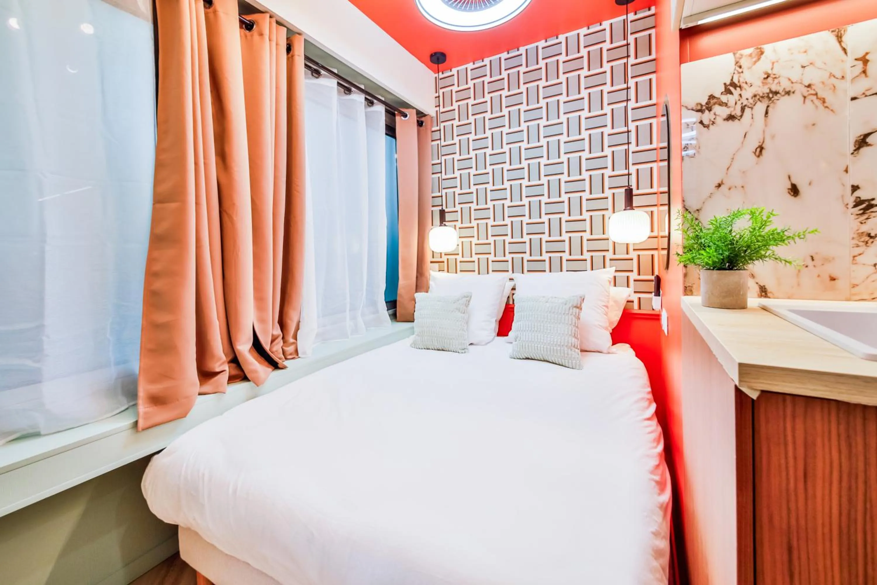 Bed in WS Molitor - Auteuil