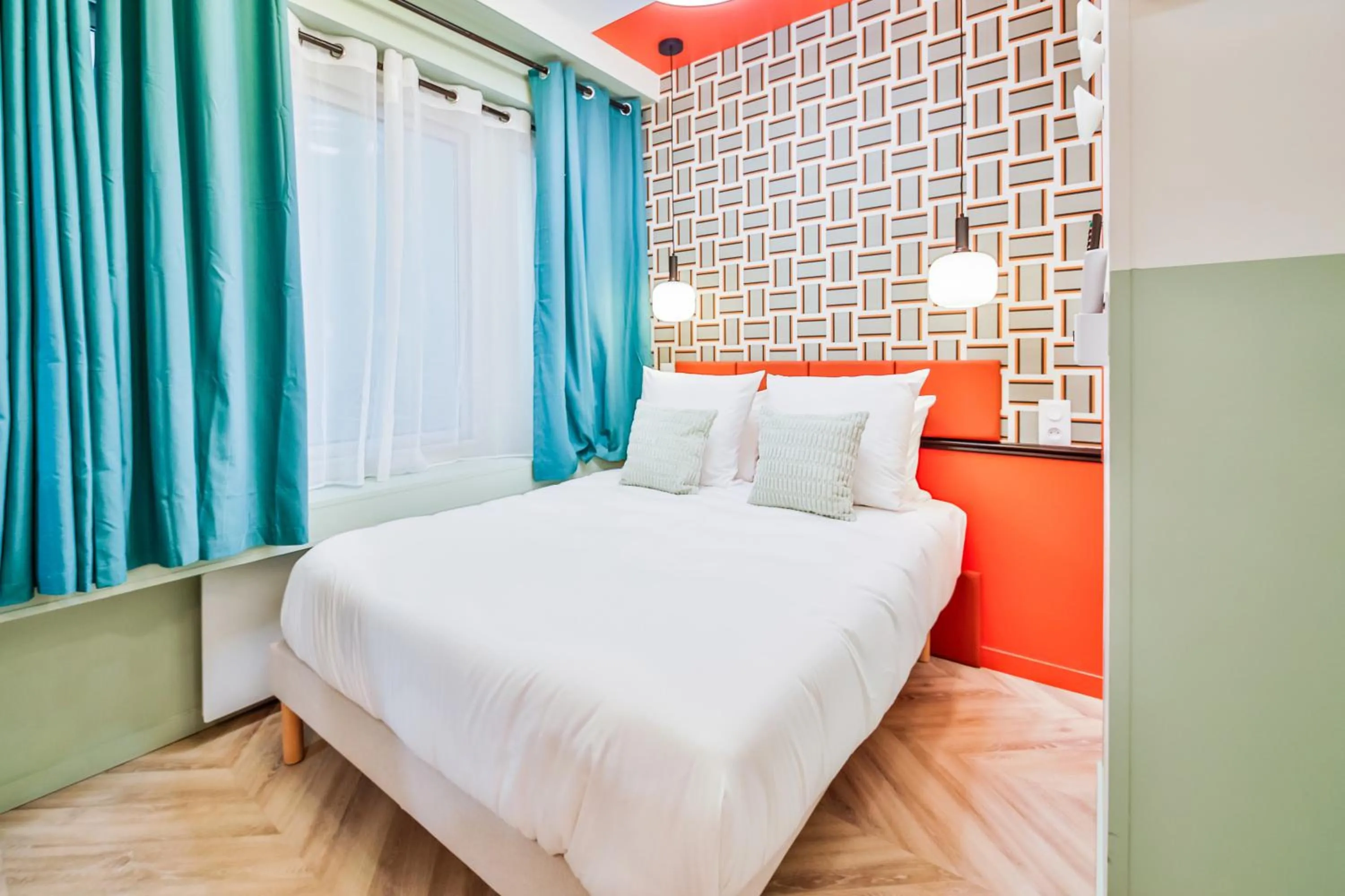 Bed in WS Molitor - Auteuil