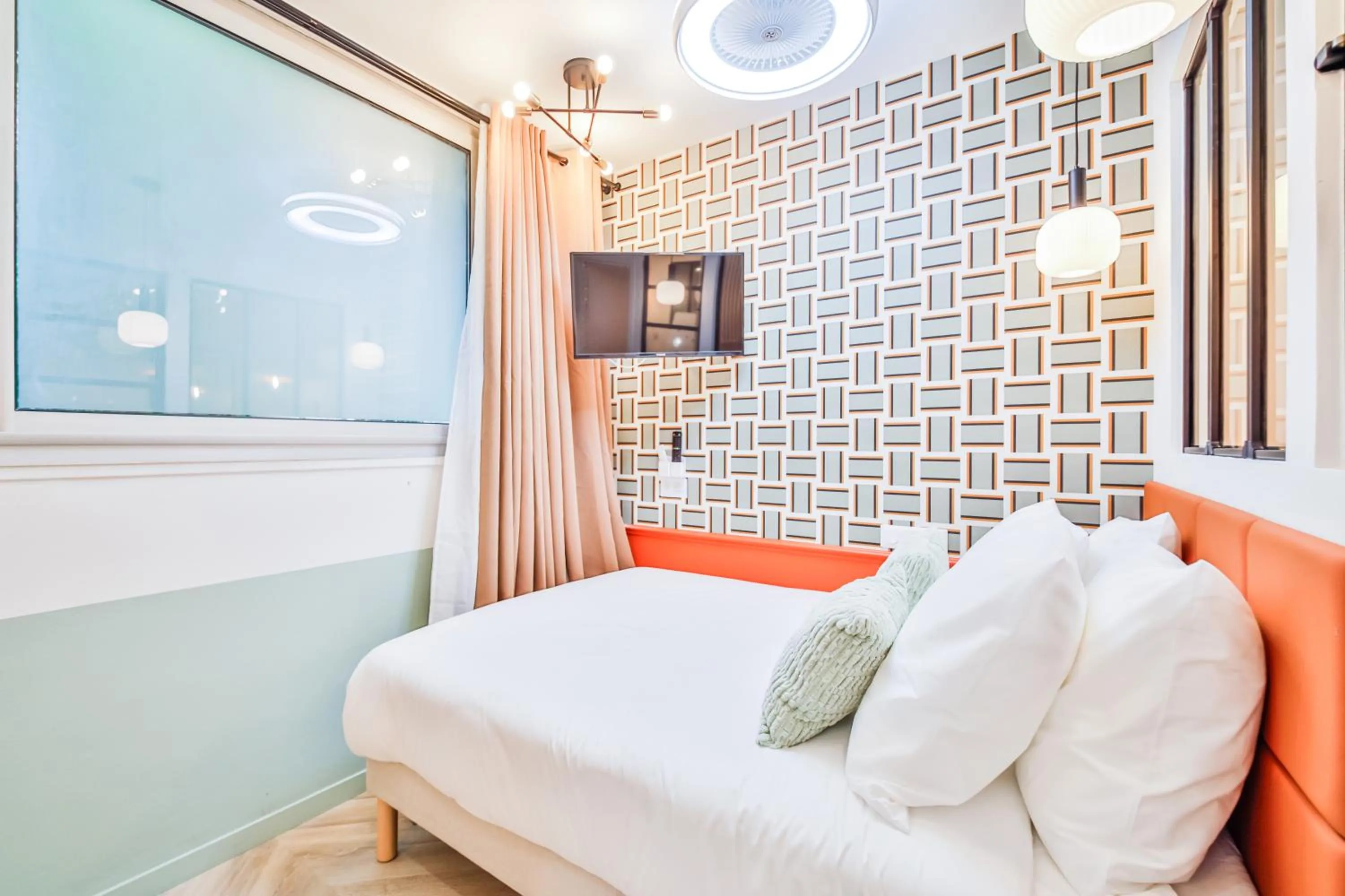 Bed in WS Molitor - Auteuil