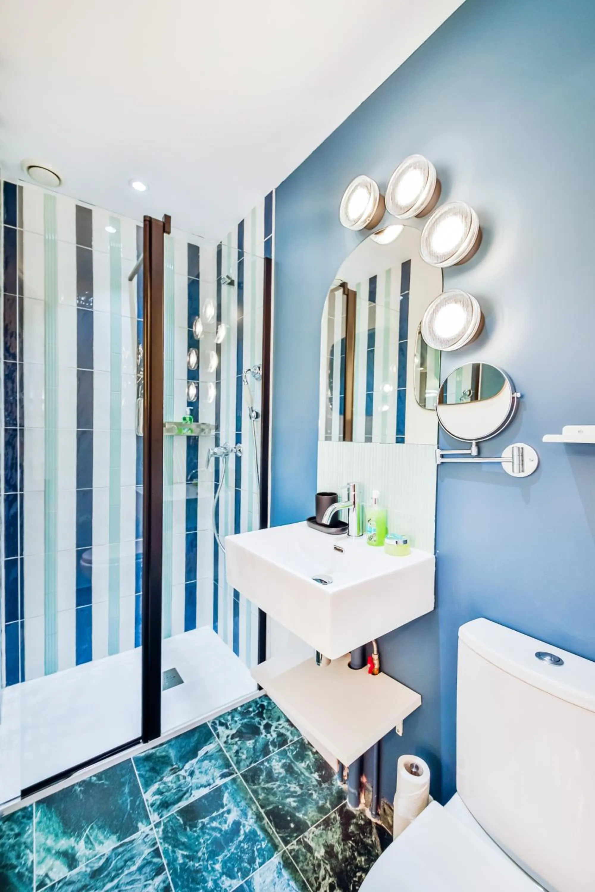 Shower in WS Molitor - Auteuil