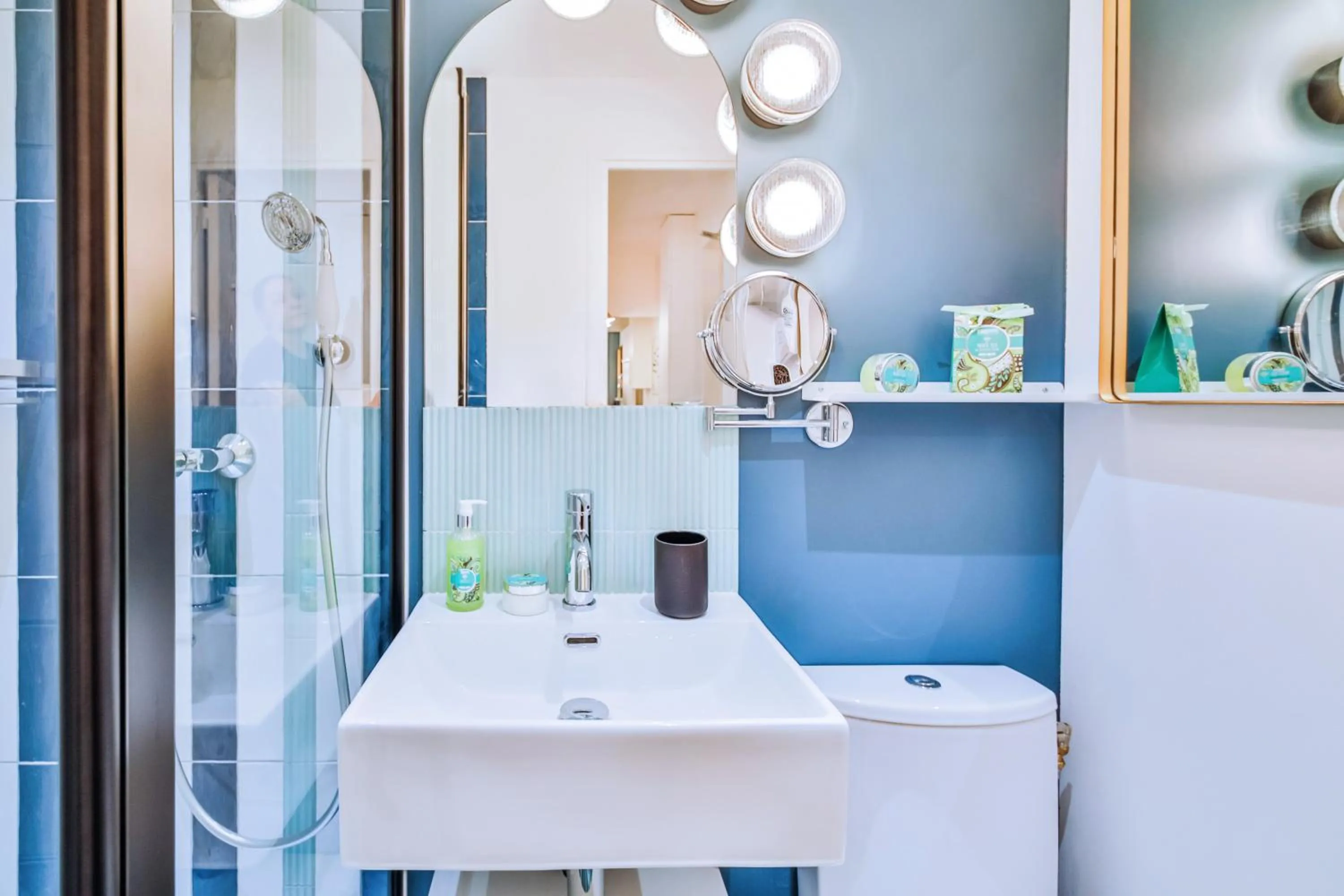 Shower in WS Molitor - Auteuil