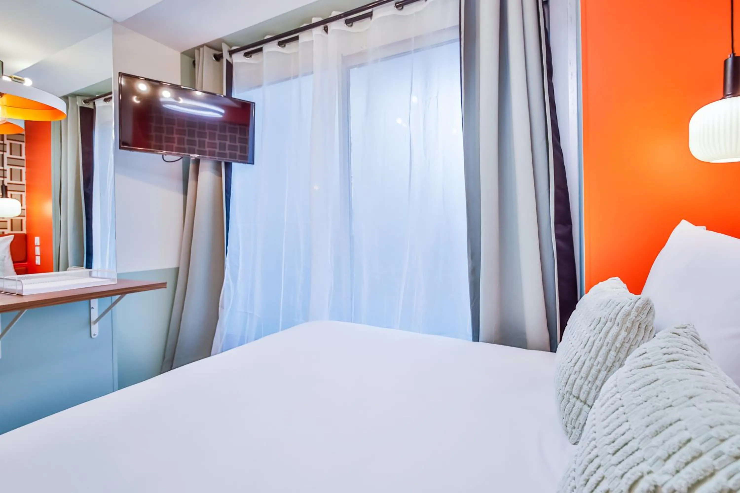 Bed in WS Molitor - Auteuil