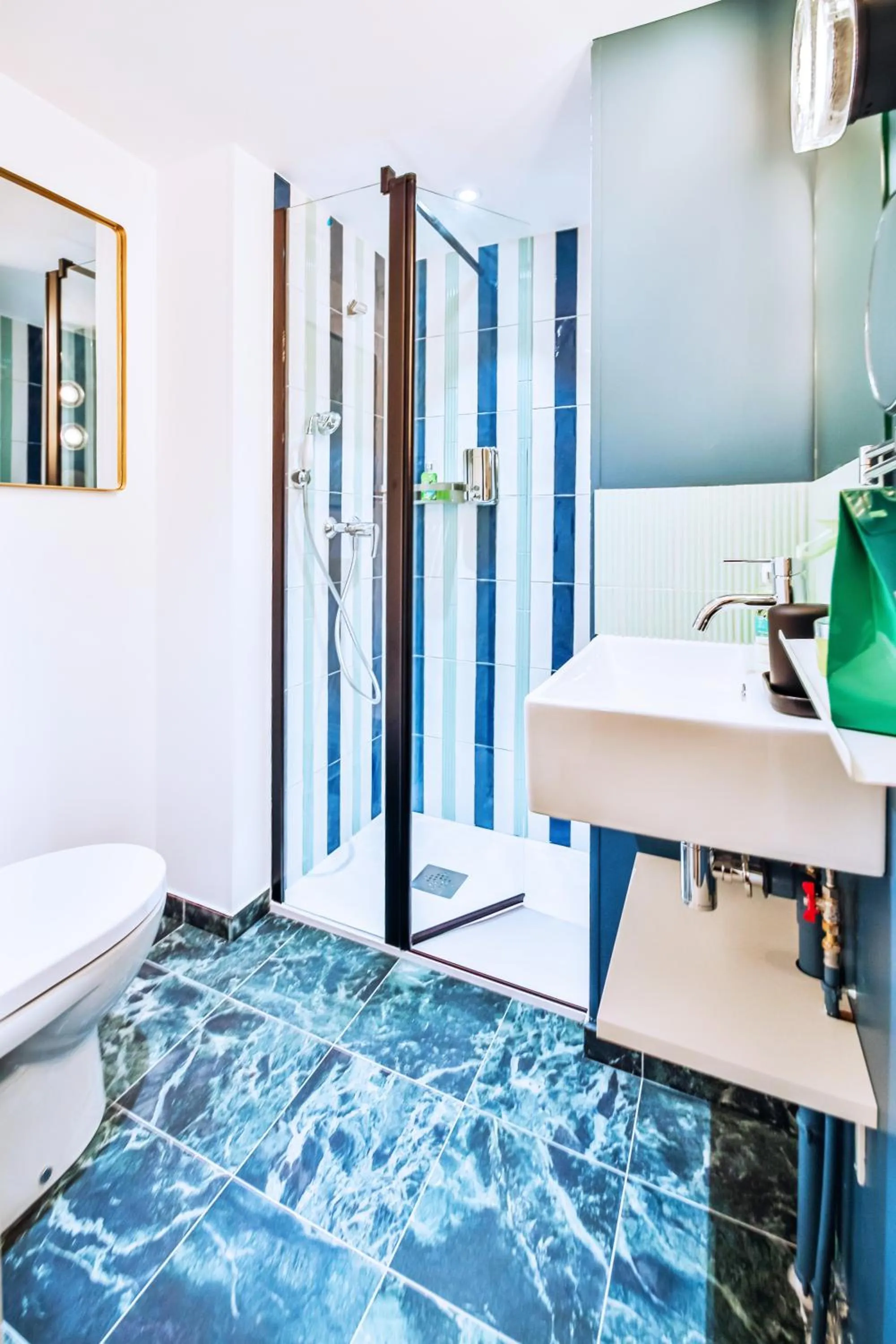 Bathroom, Bed in WS Molitor - Auteuil