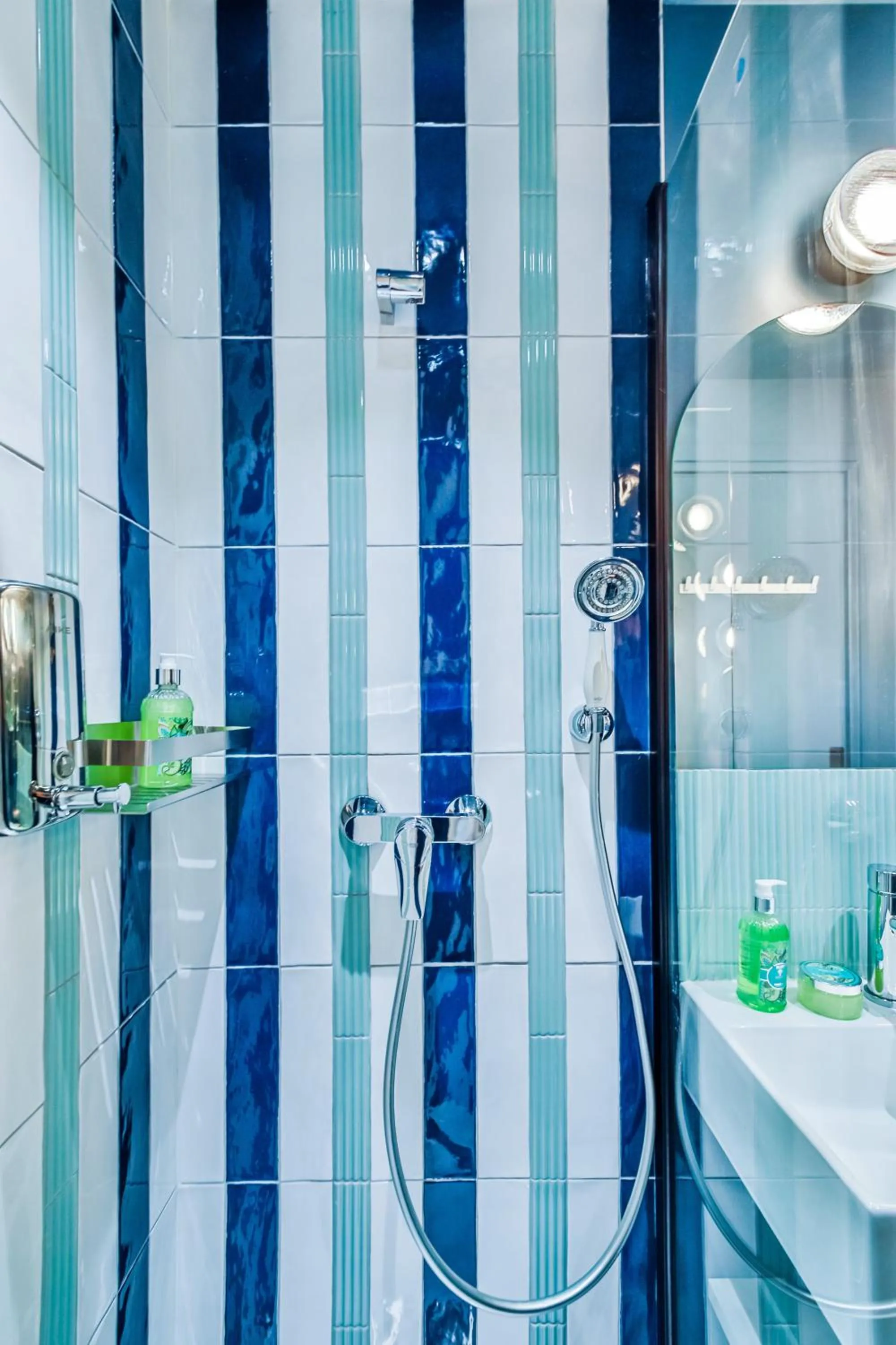 Shower in WS Molitor - Auteuil