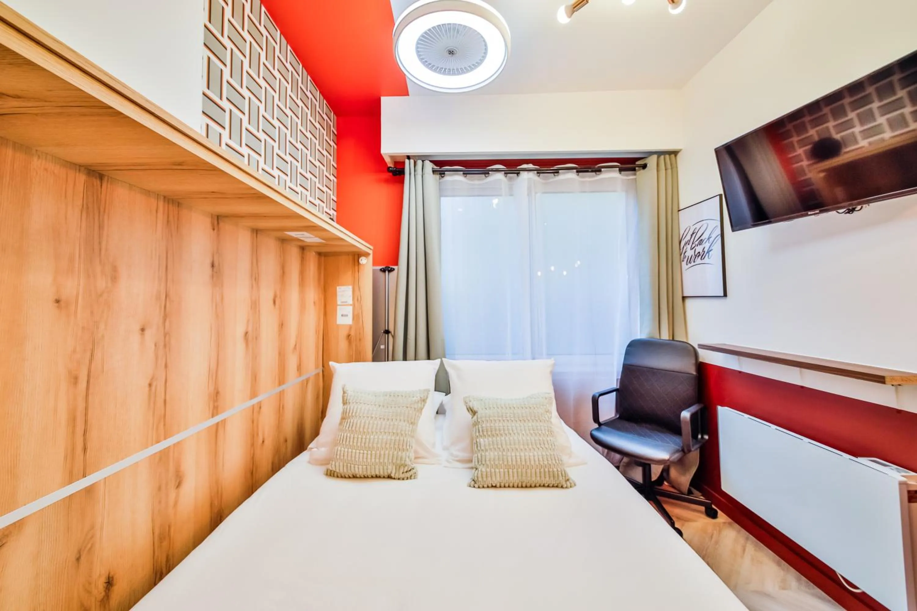 Bed in WS Molitor - Auteuil