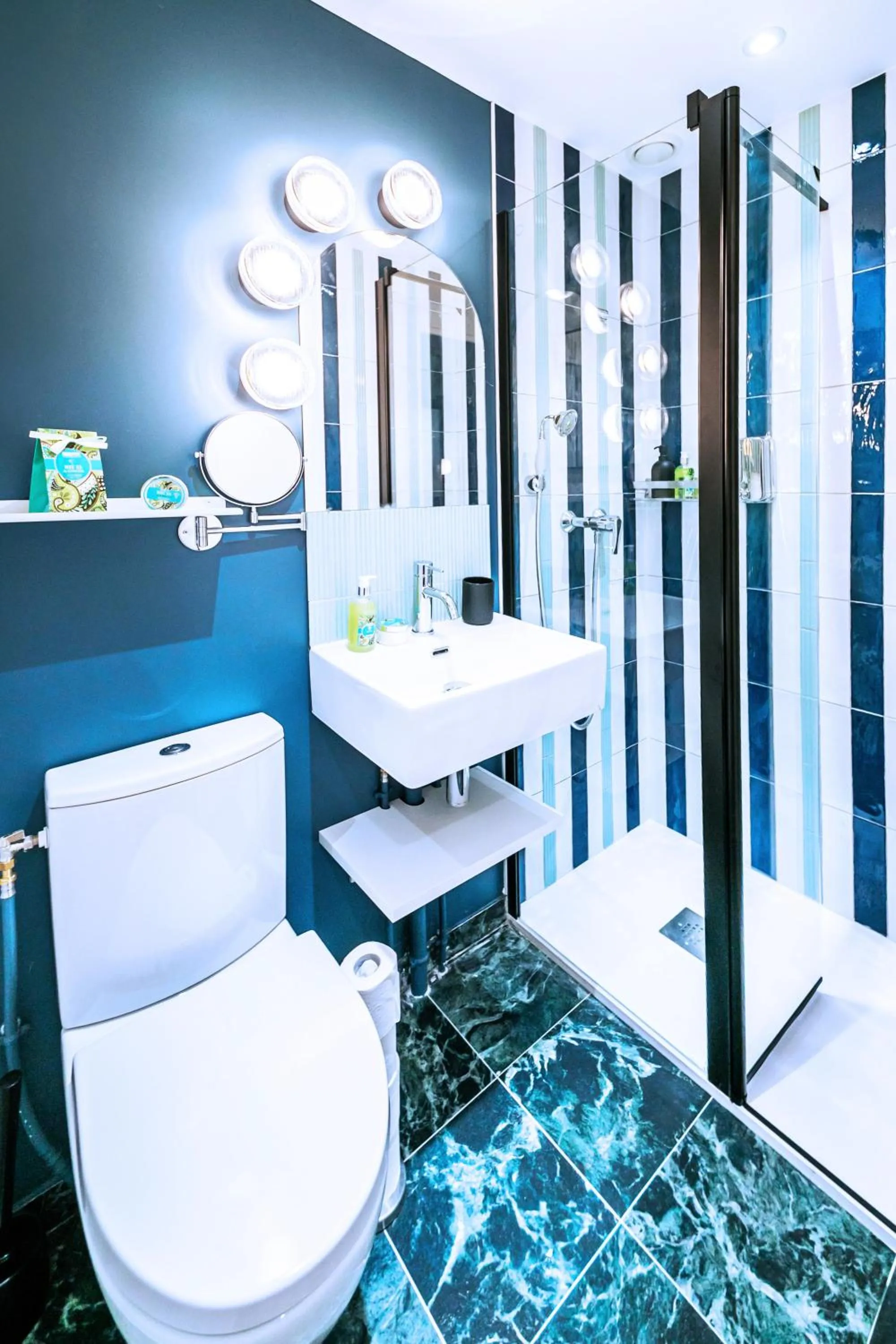 Shower in WS Molitor - Auteuil