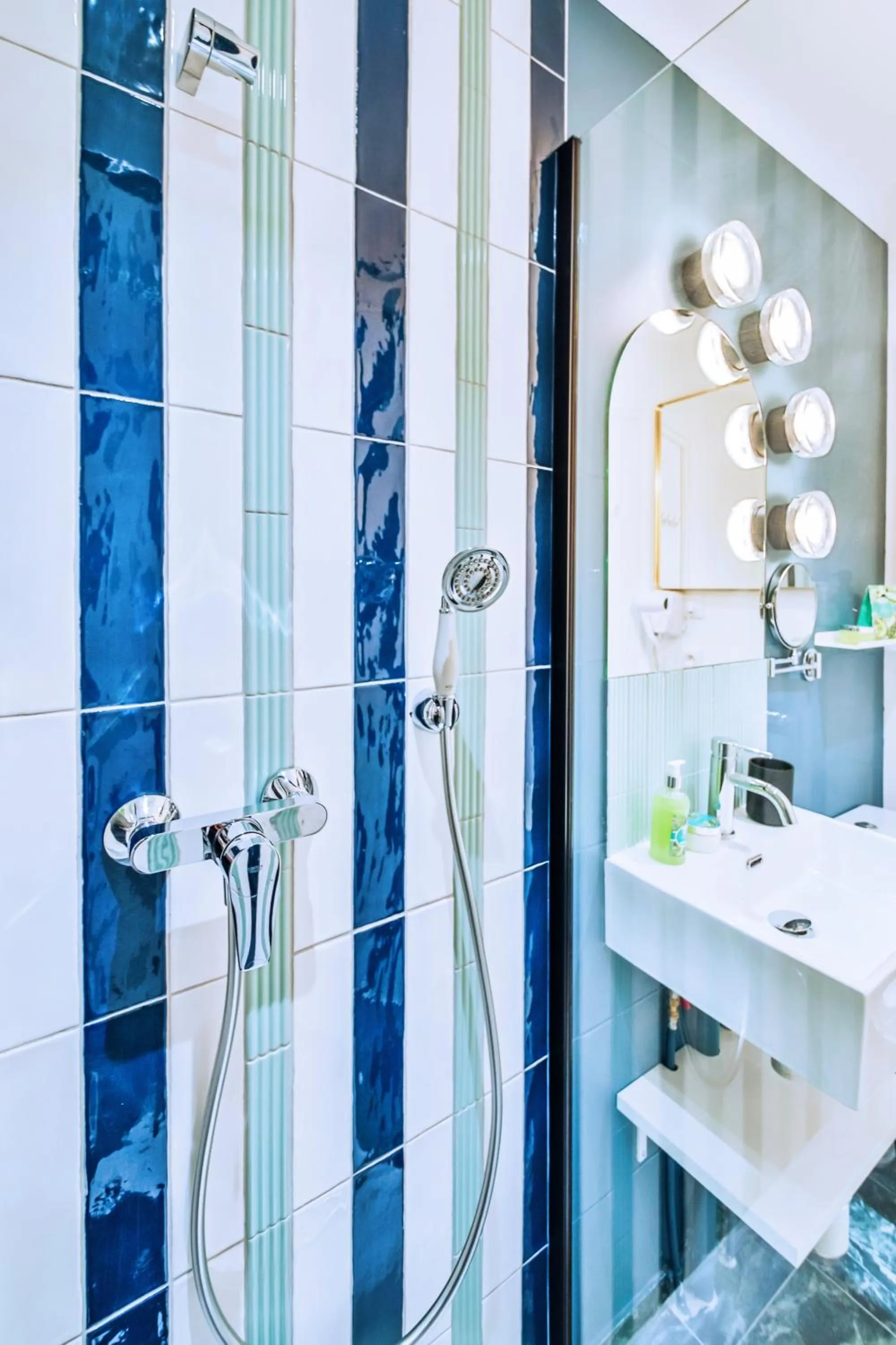 Shower in WS Molitor - Auteuil