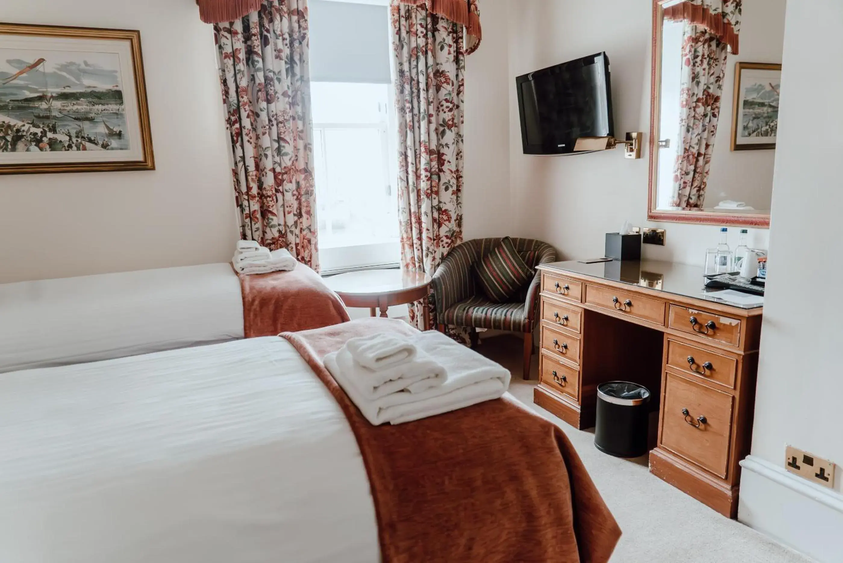 Twin Room with Sea View - single occupancy in Royal Hotel Twin Room with Sea View - single occupancy in Royal Hotel