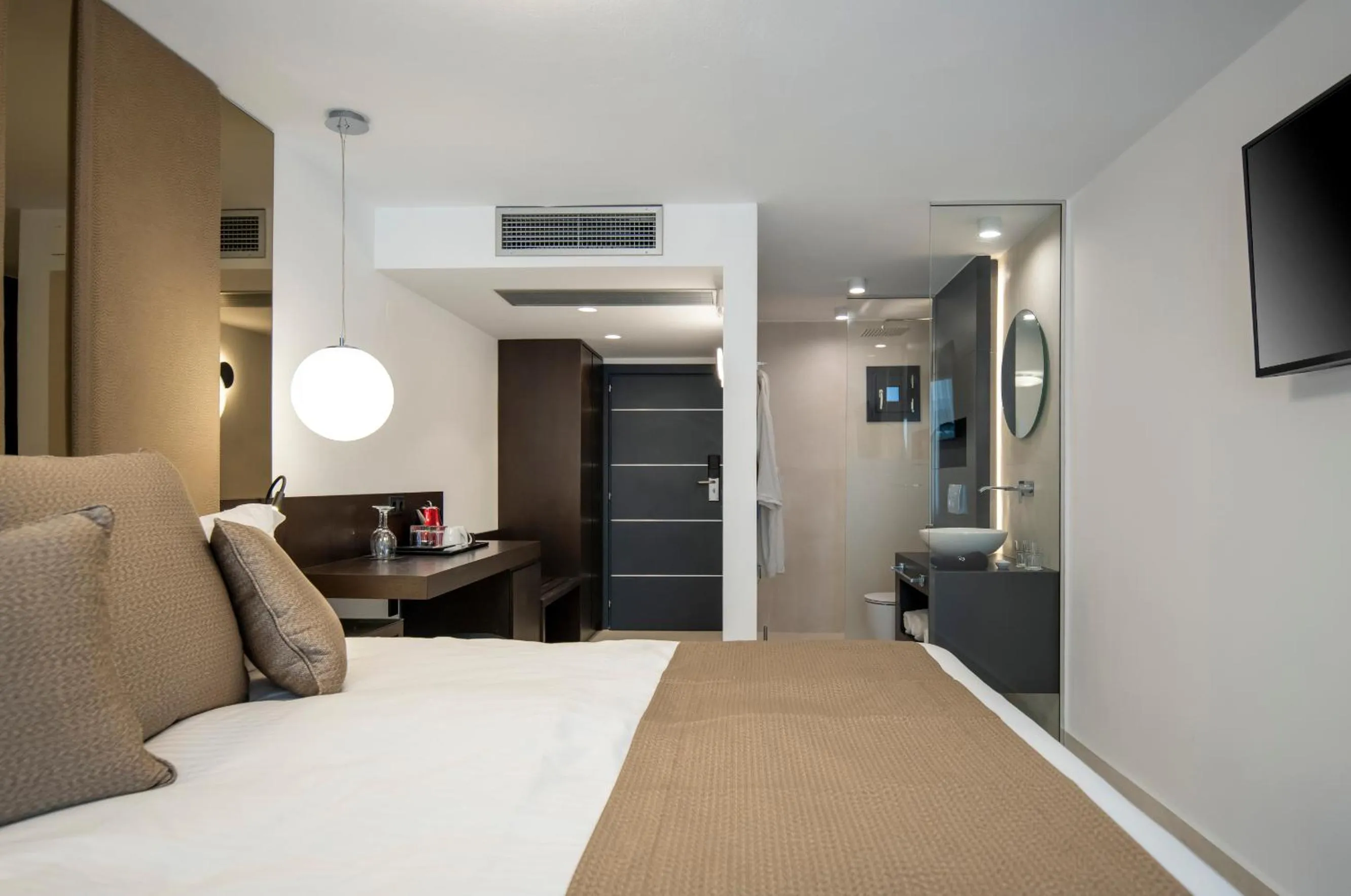 Bed in Alexandrion Appartments Down Town Adults Only