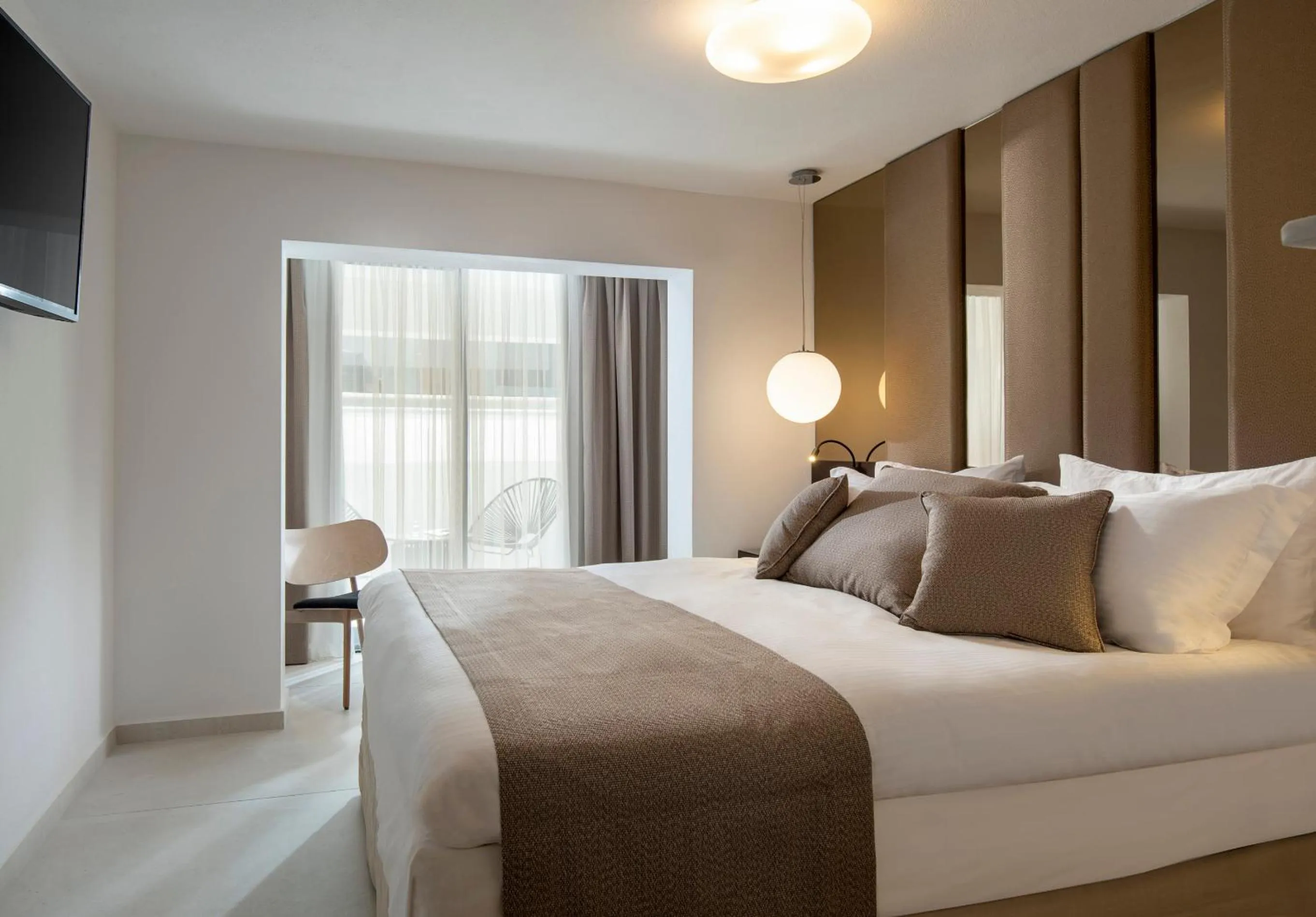 Bed in Alexandrion Appartments Down Town Adults Only