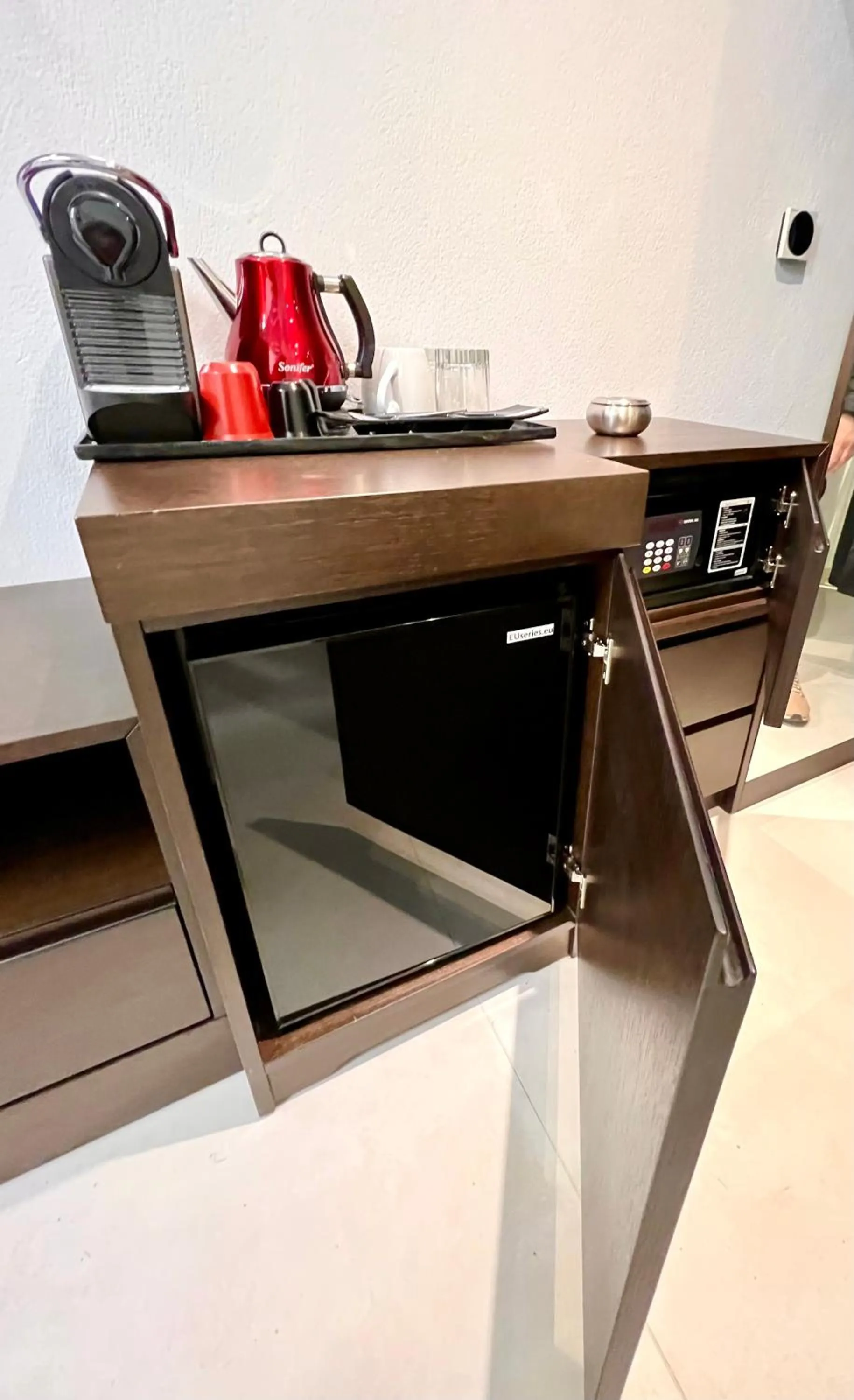 oven in Alexandrion Appartments Down Town Adults Only