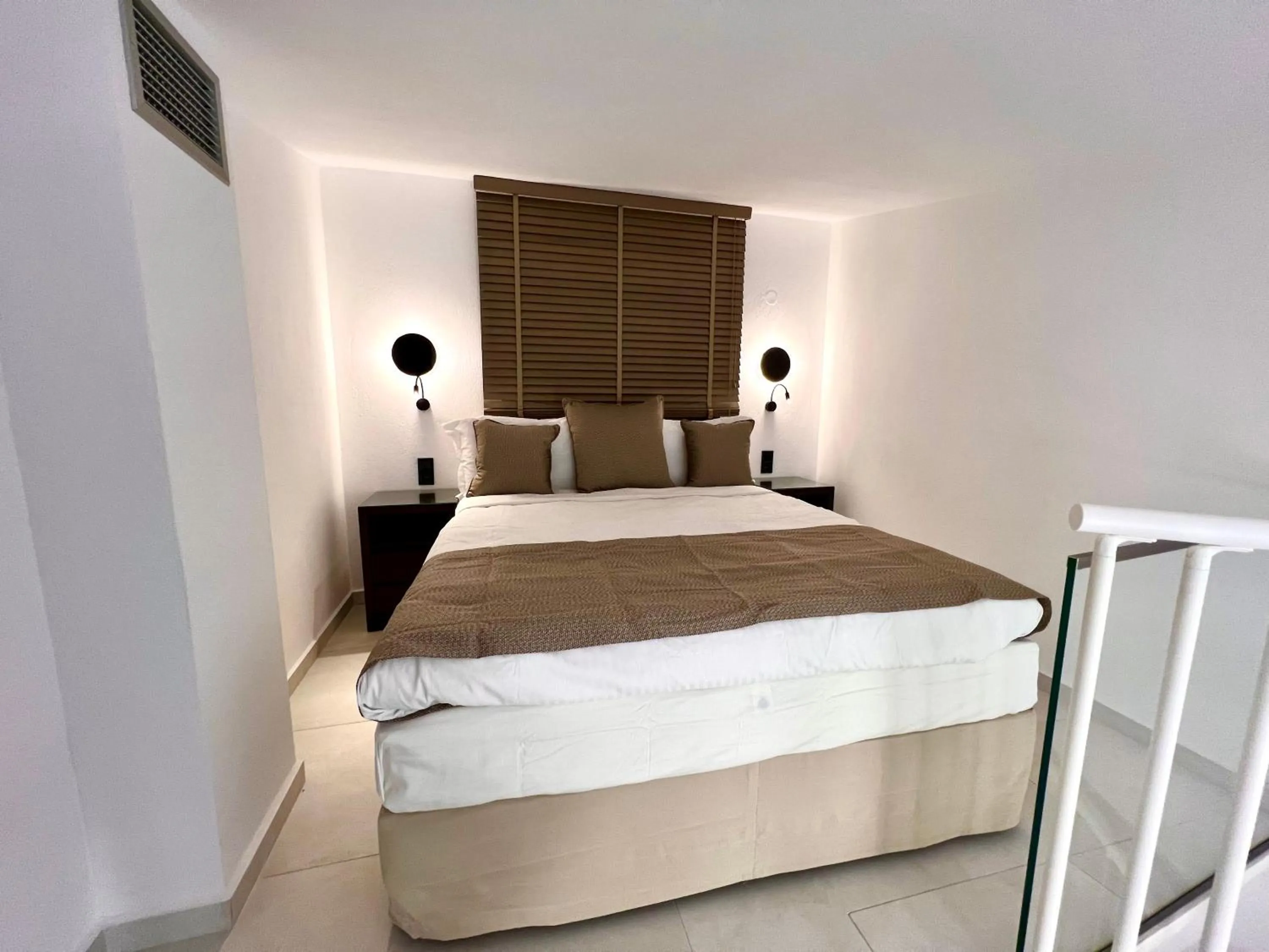 Bed in Alexandrion Appartments Down Town Adults Only