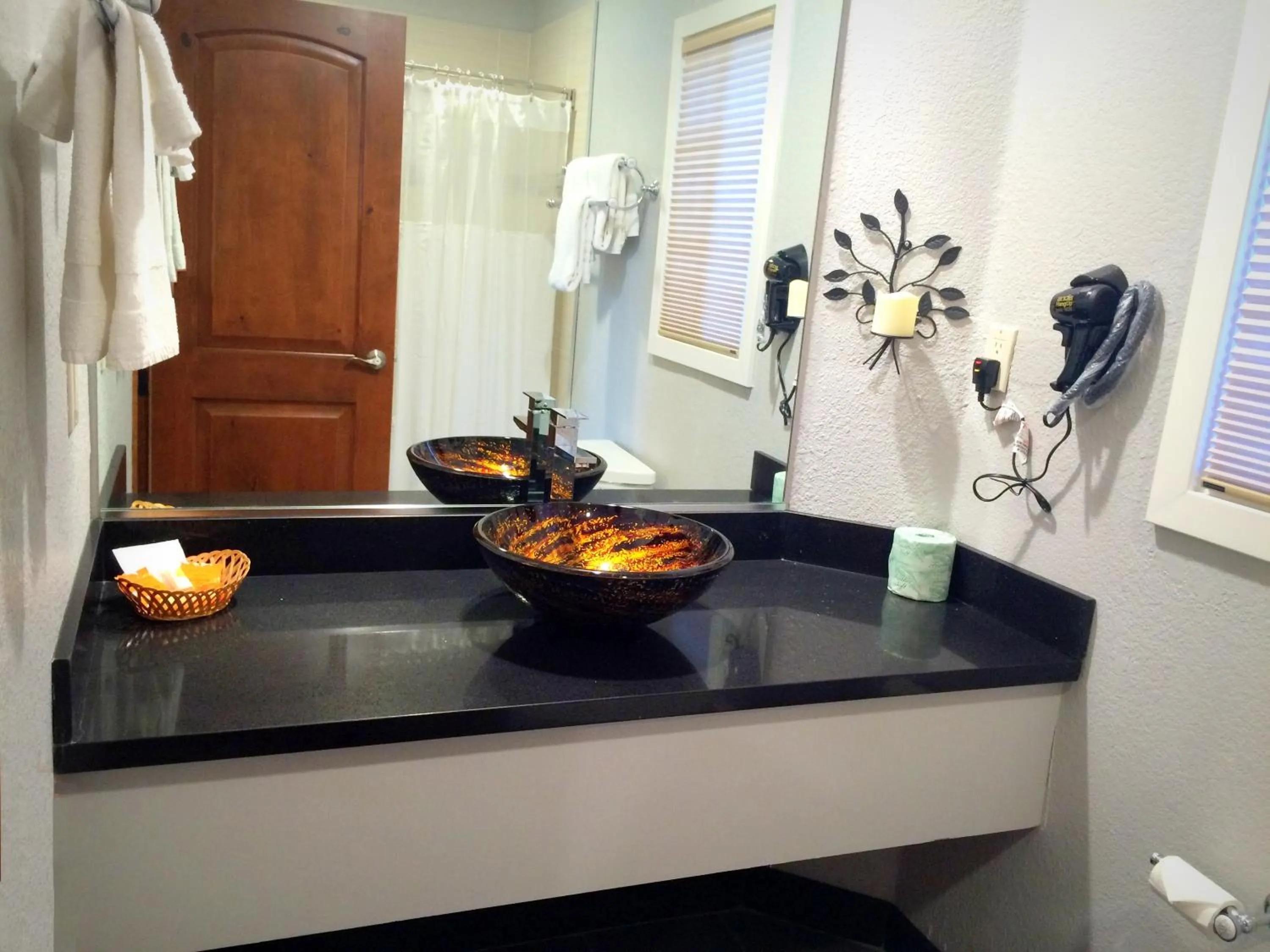 FairBridge Inn & Suites Gateway to Yosemite