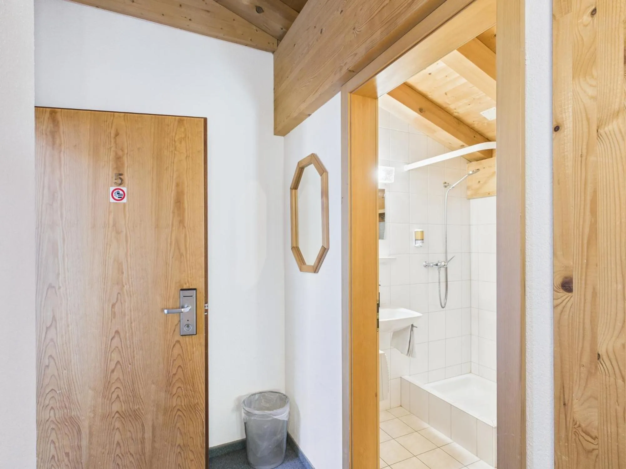 Shower in Hotel Wildbach Brienz