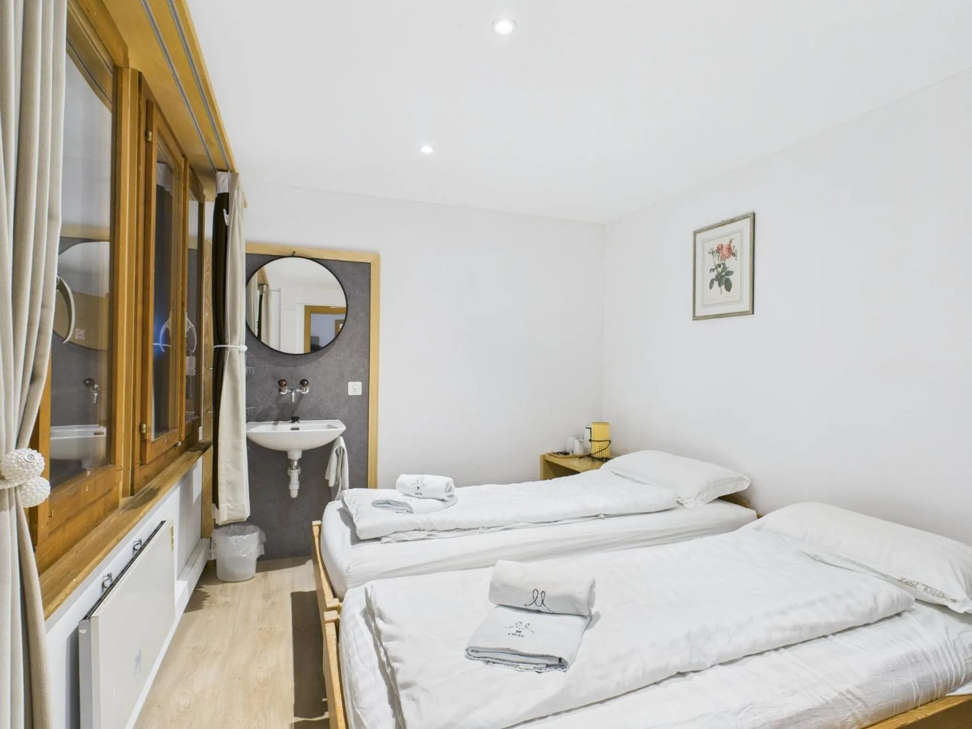 Bedroom, Bed in Hotel Wildbach Brienz