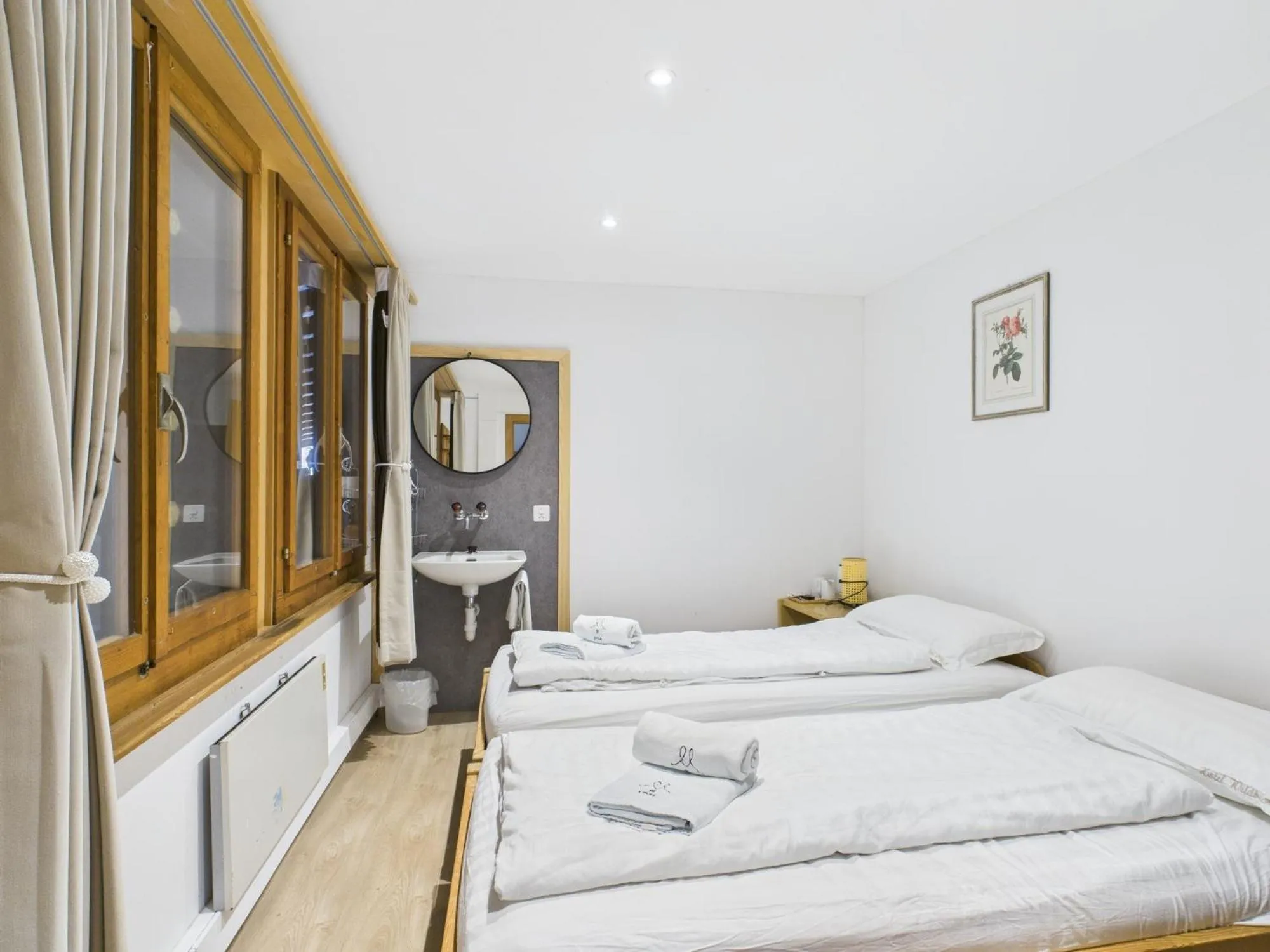 Bedroom, Bed in Hotel Wildbach Brienz