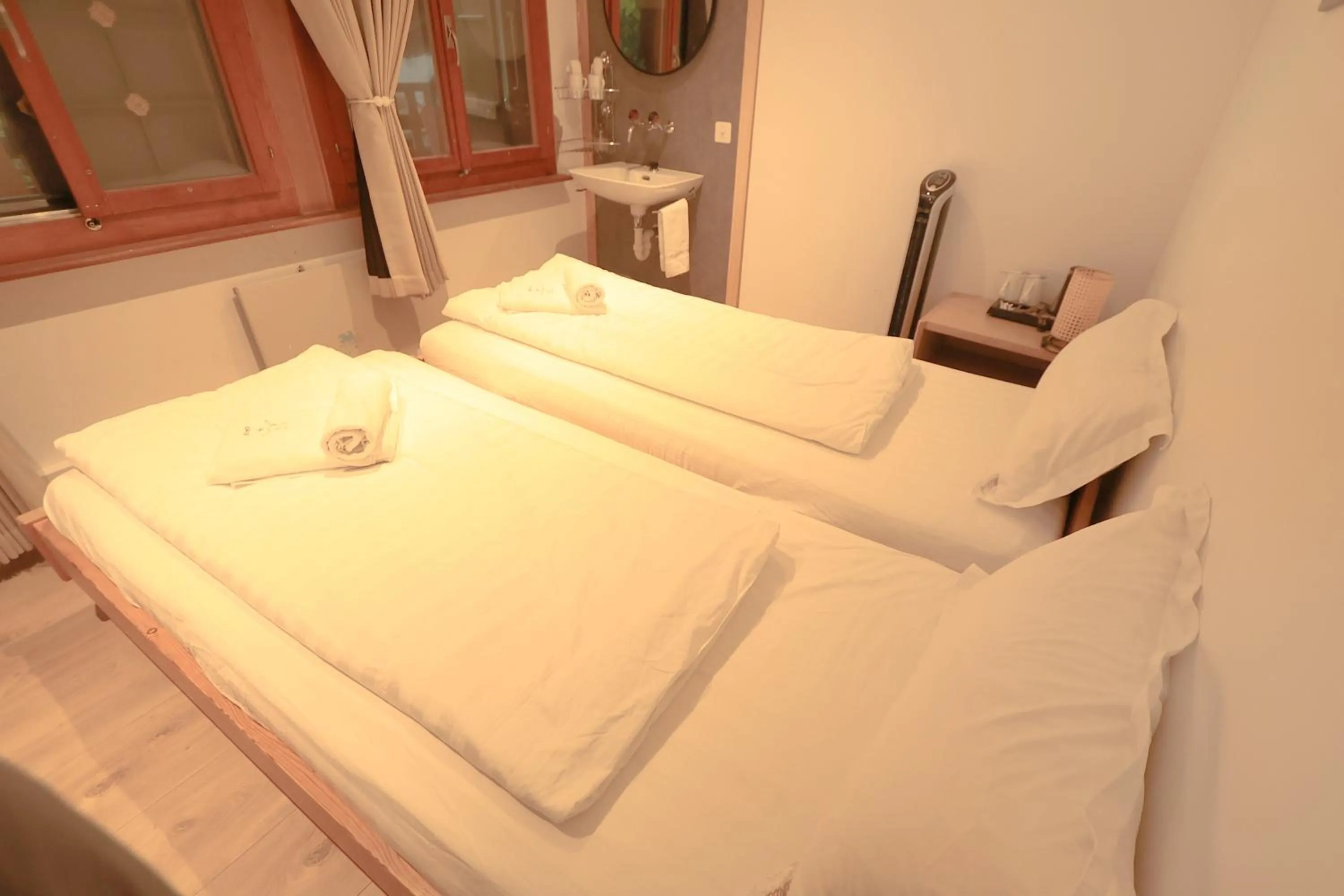 Bed in Hotel Wildbach Brienz