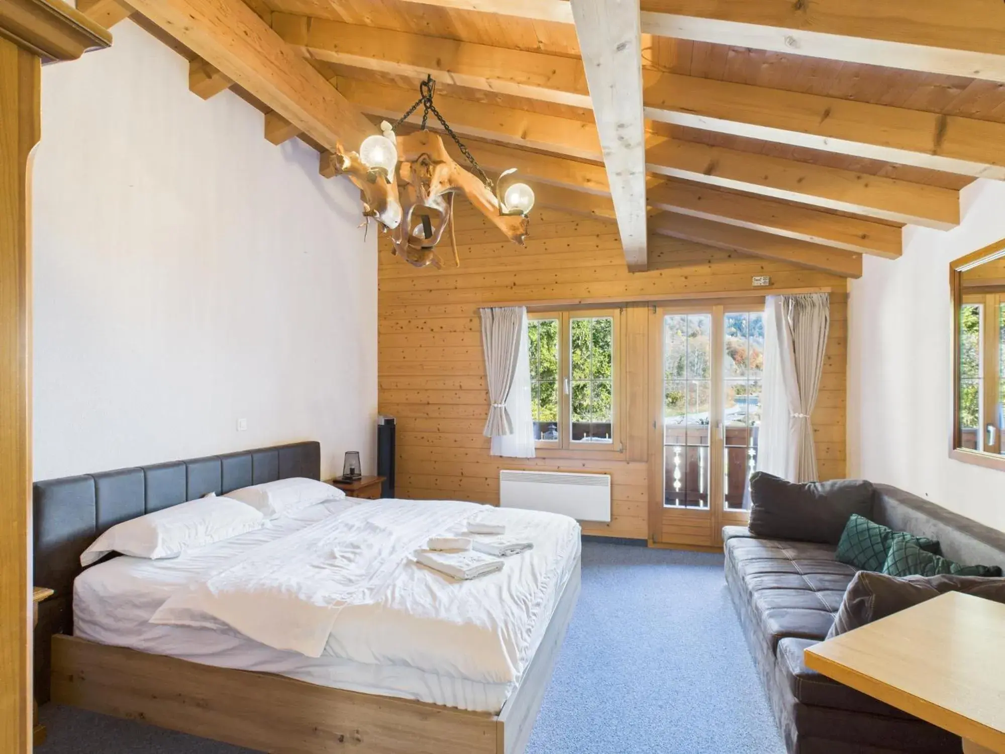 Double Room in Hotel Wildbach Brienz Double Room in Hotel Wildbach Brienz